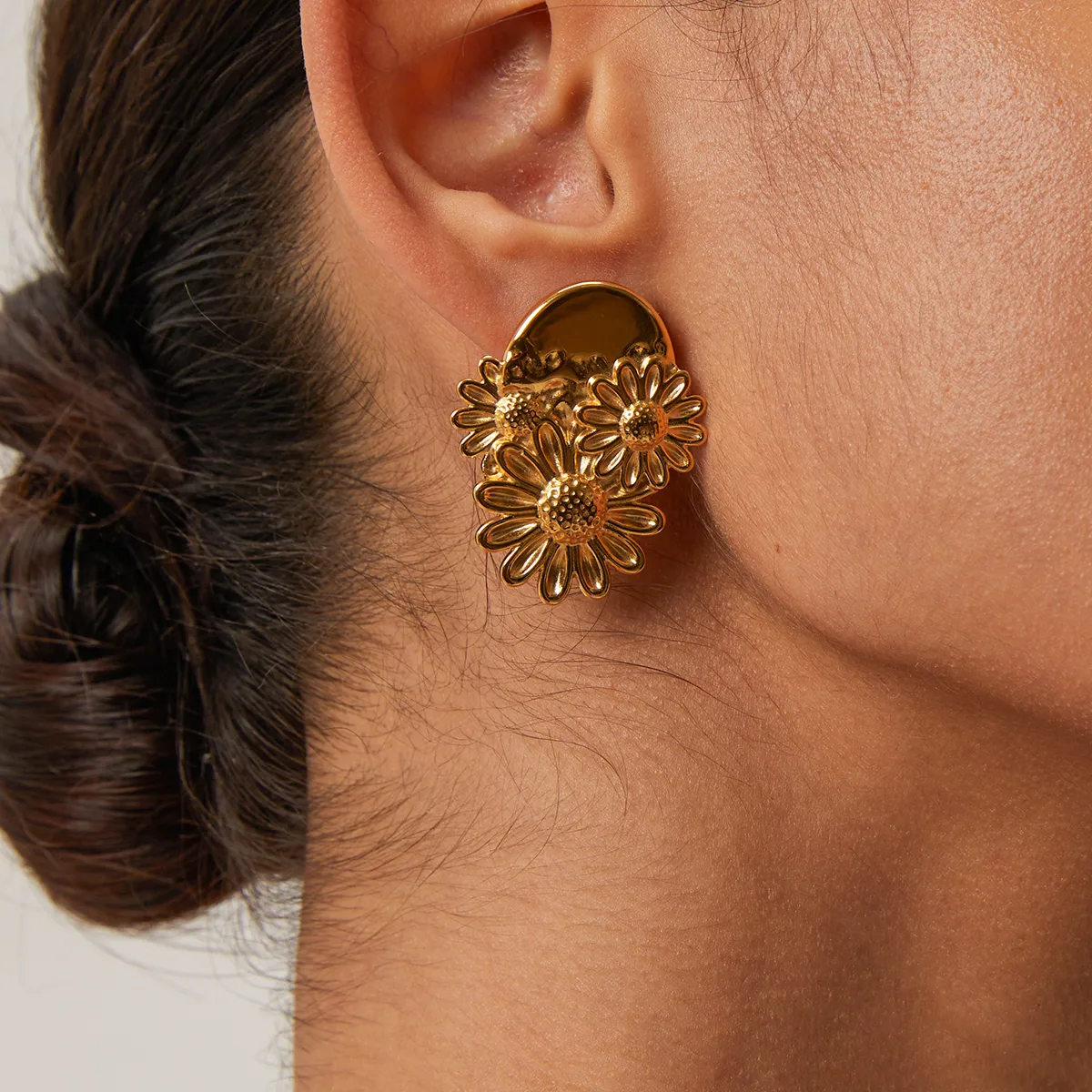 1 Pair IG Style Modern Style Simple Style Flower 304 Stainless Steel 18K Gold Plated Ear Studs display picture 7