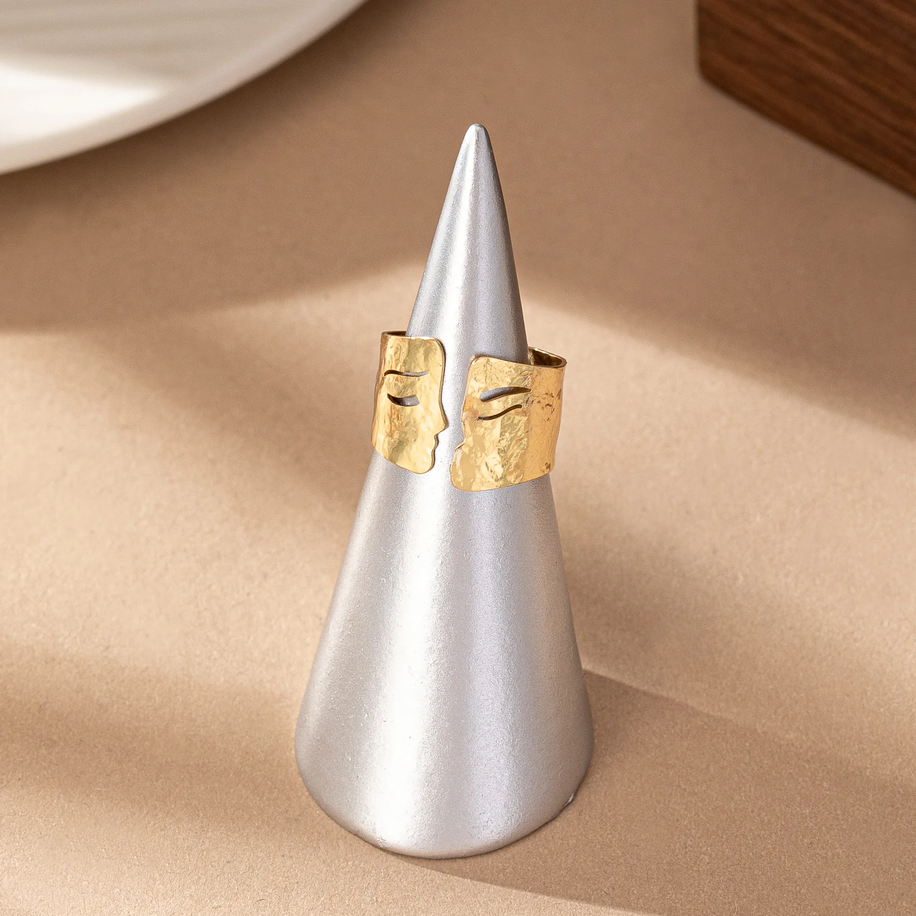 Wholesale Jewelry Elegant Romantic Portrait Human Face Alloy 14K Gold Plated Plating Wide Band Rings display picture 2