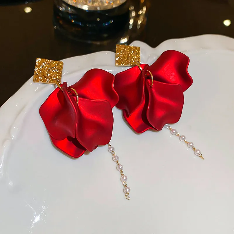 1 Pair Casual Simple Style Petal Pearl Alloy Drop Earrings display picture 2