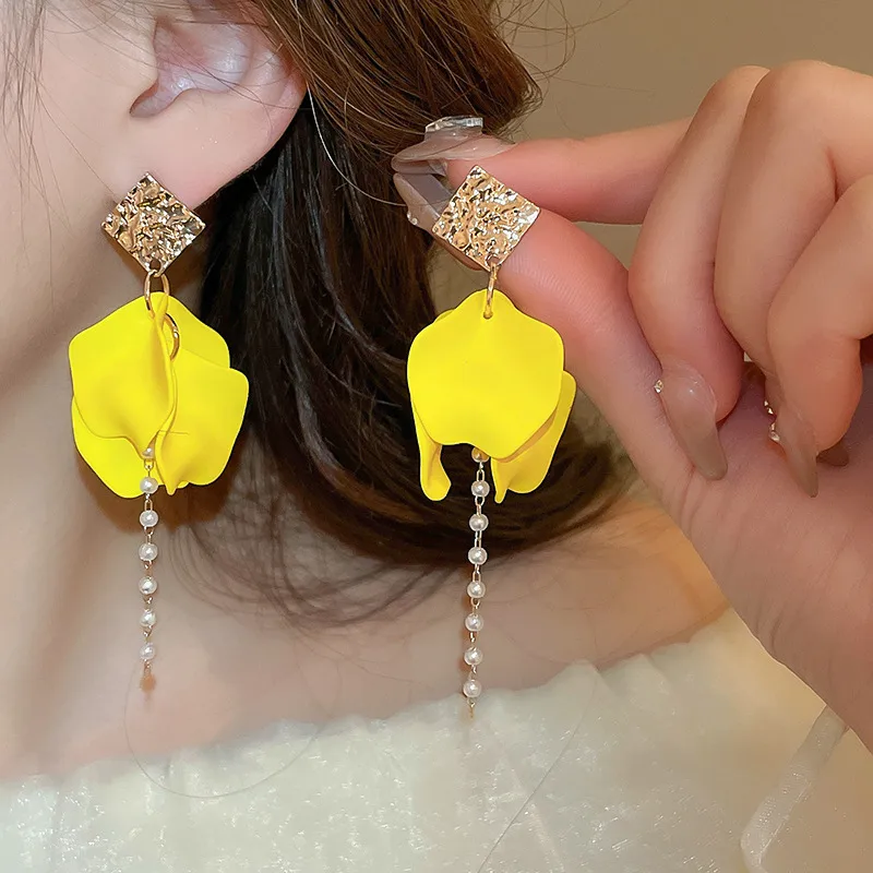 1 Pair Casual Simple Style Petal Pearl Alloy Drop Earrings display picture 10