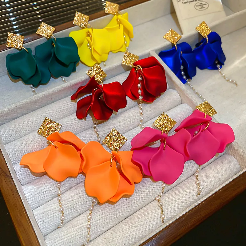 1 Pair Casual Simple Style Petal Pearl Alloy Drop Earrings display picture 12
