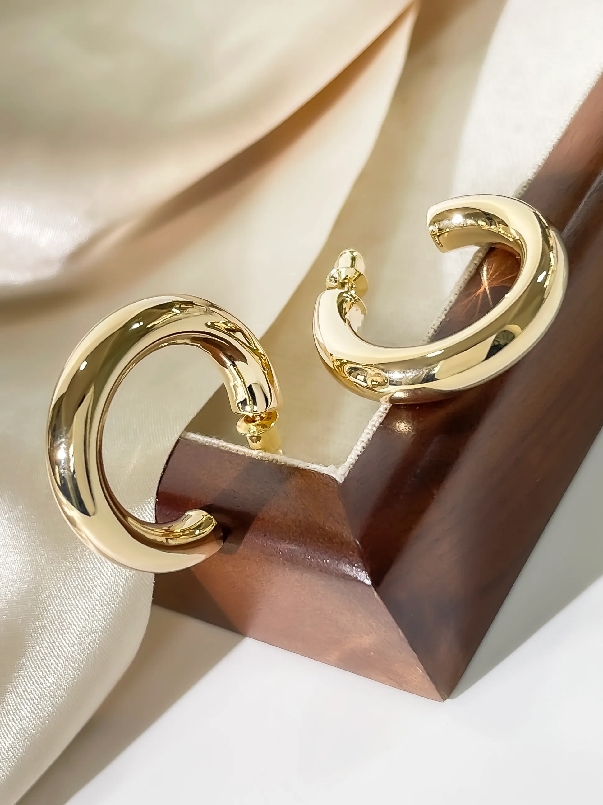 1 Pair Simple Style Artistic C Shape Copper 14K Gold Plated Ear Studs display picture 6