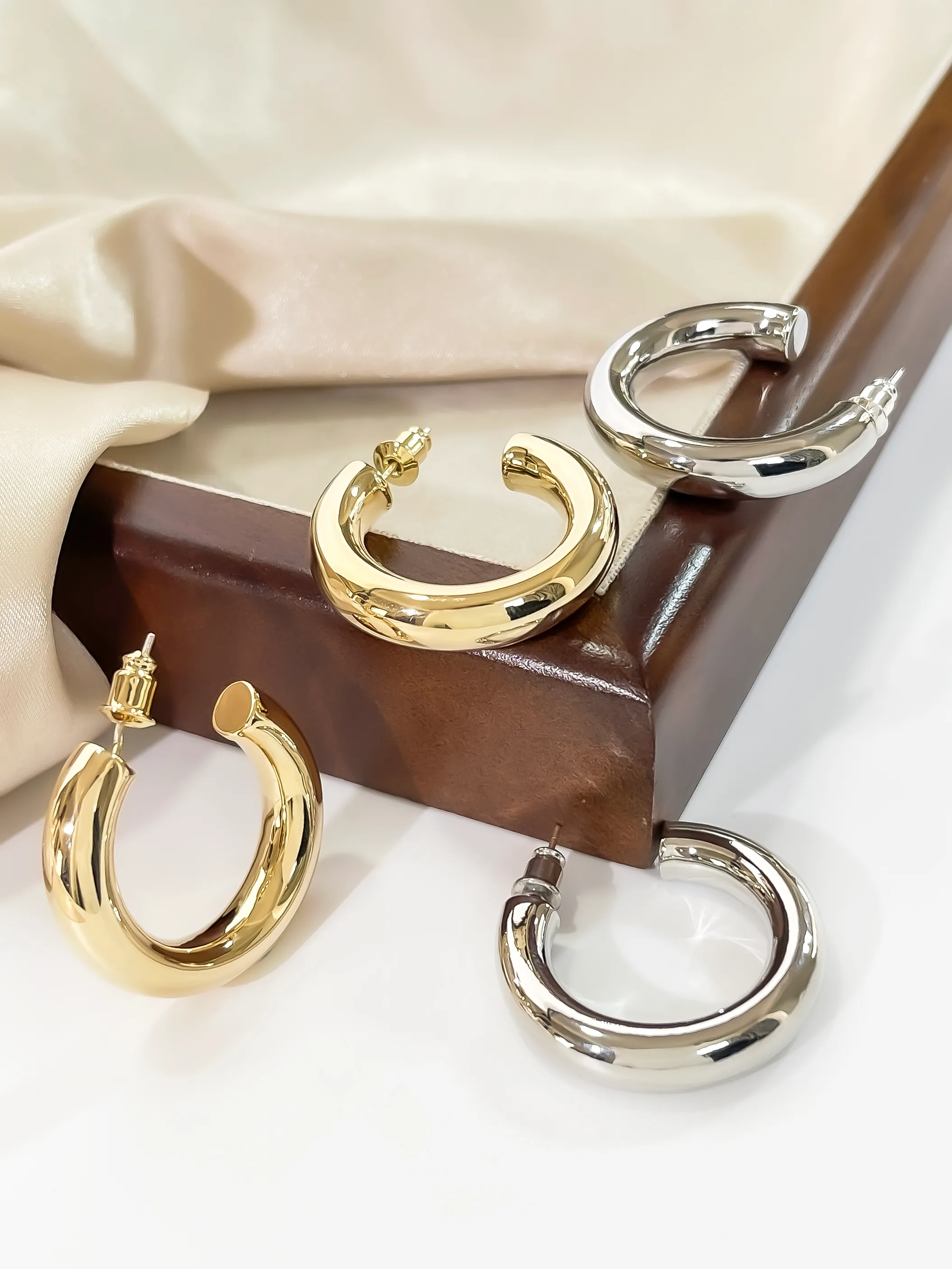 1 Pair Simple Style Artistic C Shape Copper 14K Gold Plated Ear Studs display picture 8