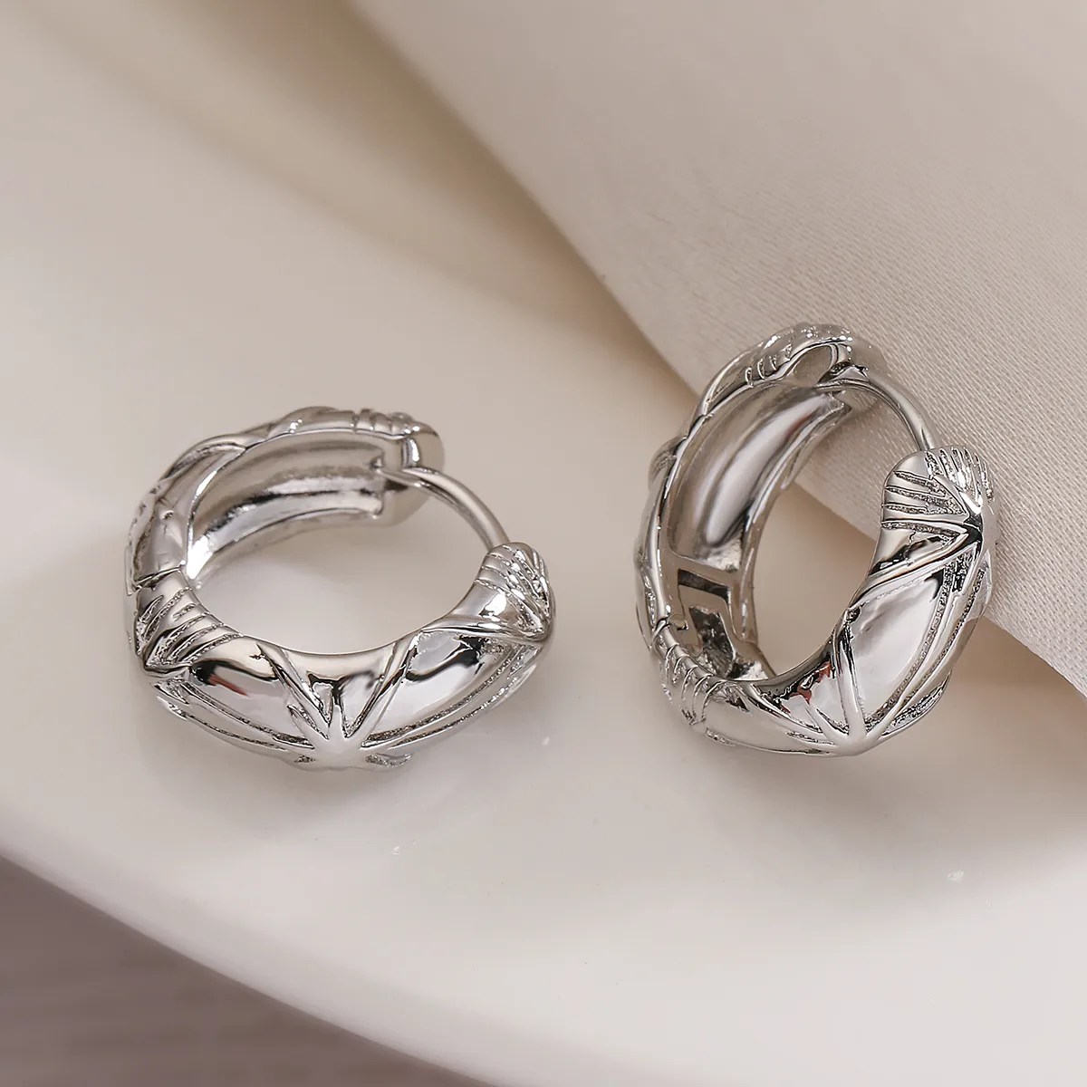 1 Pair Simple Style Commute Geometric Inlay Copper Zircon 18K Gold Plated White Gold Plated Earrings display picture 5