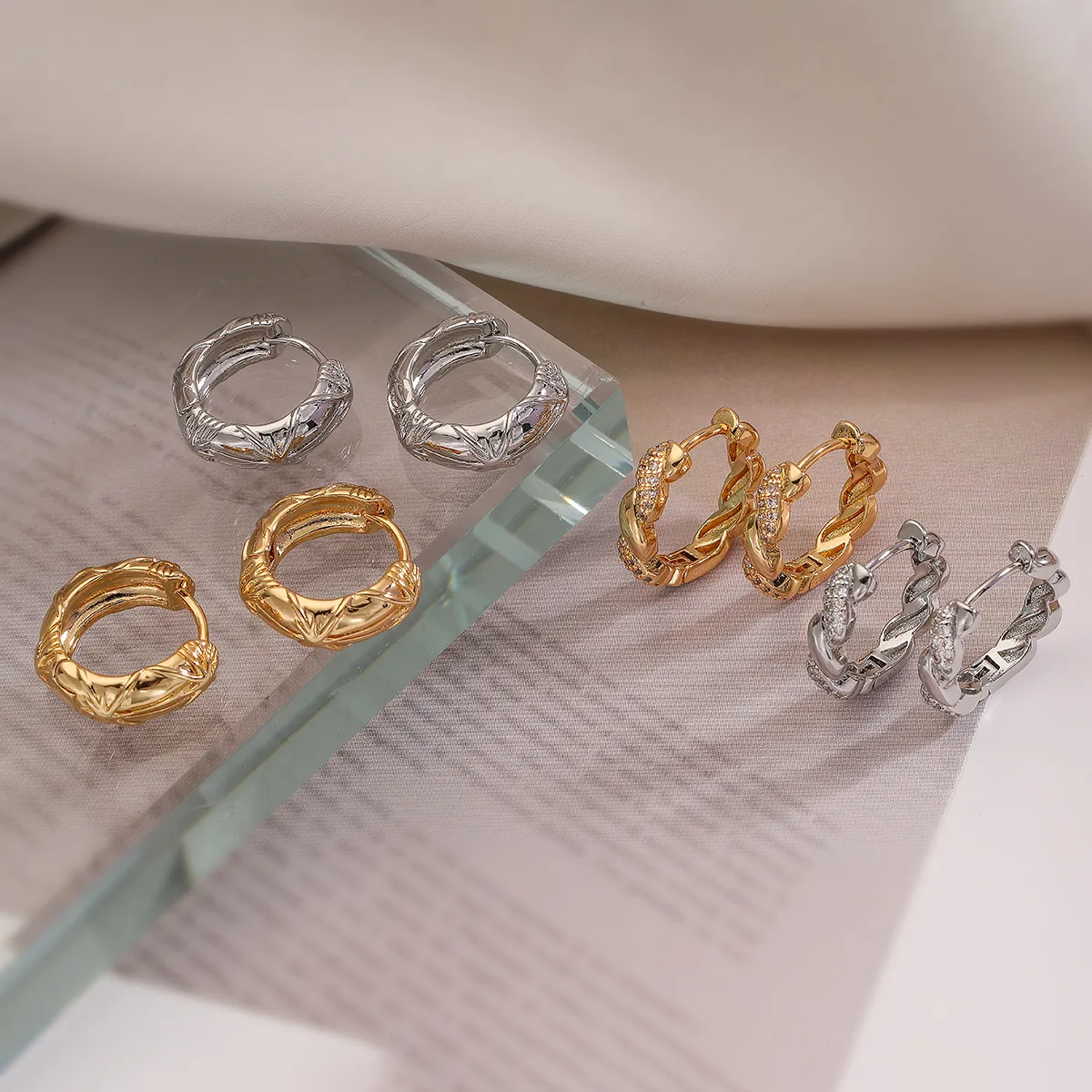 1 Pair Simple Style Commute Geometric Inlay Copper Zircon 18K Gold Plated White Gold Plated Earrings display picture 3