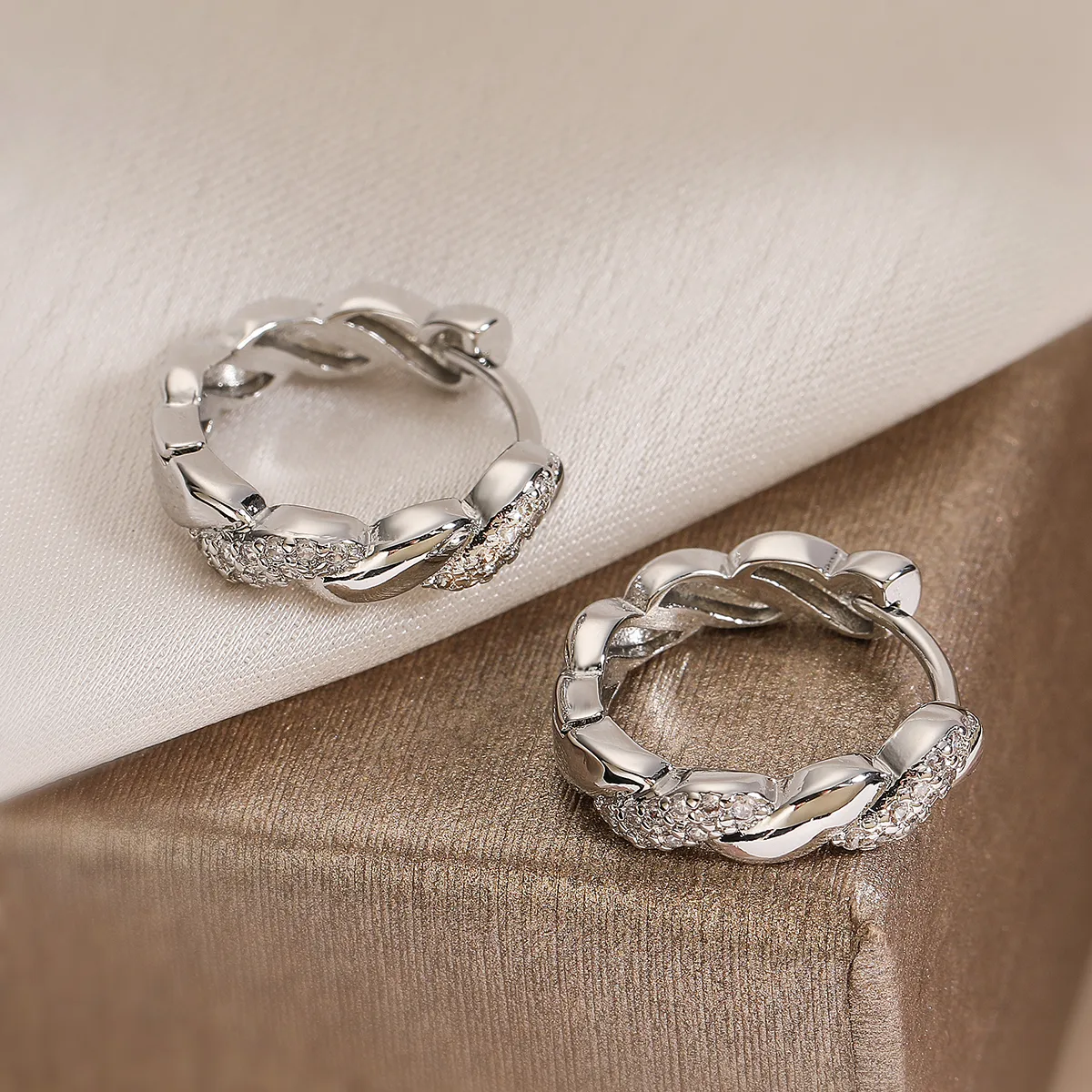 1 Pair Simple Style Commute Geometric Inlay Copper Zircon 18K Gold Plated White Gold Plated Earrings display picture 7