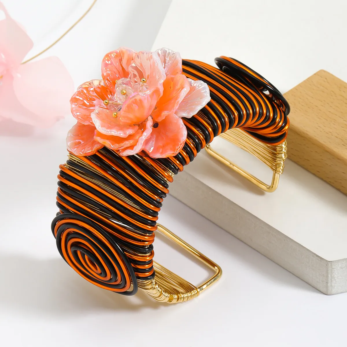 Retro Classic Style Flower Alloy Plating Women's Bangle display picture 4