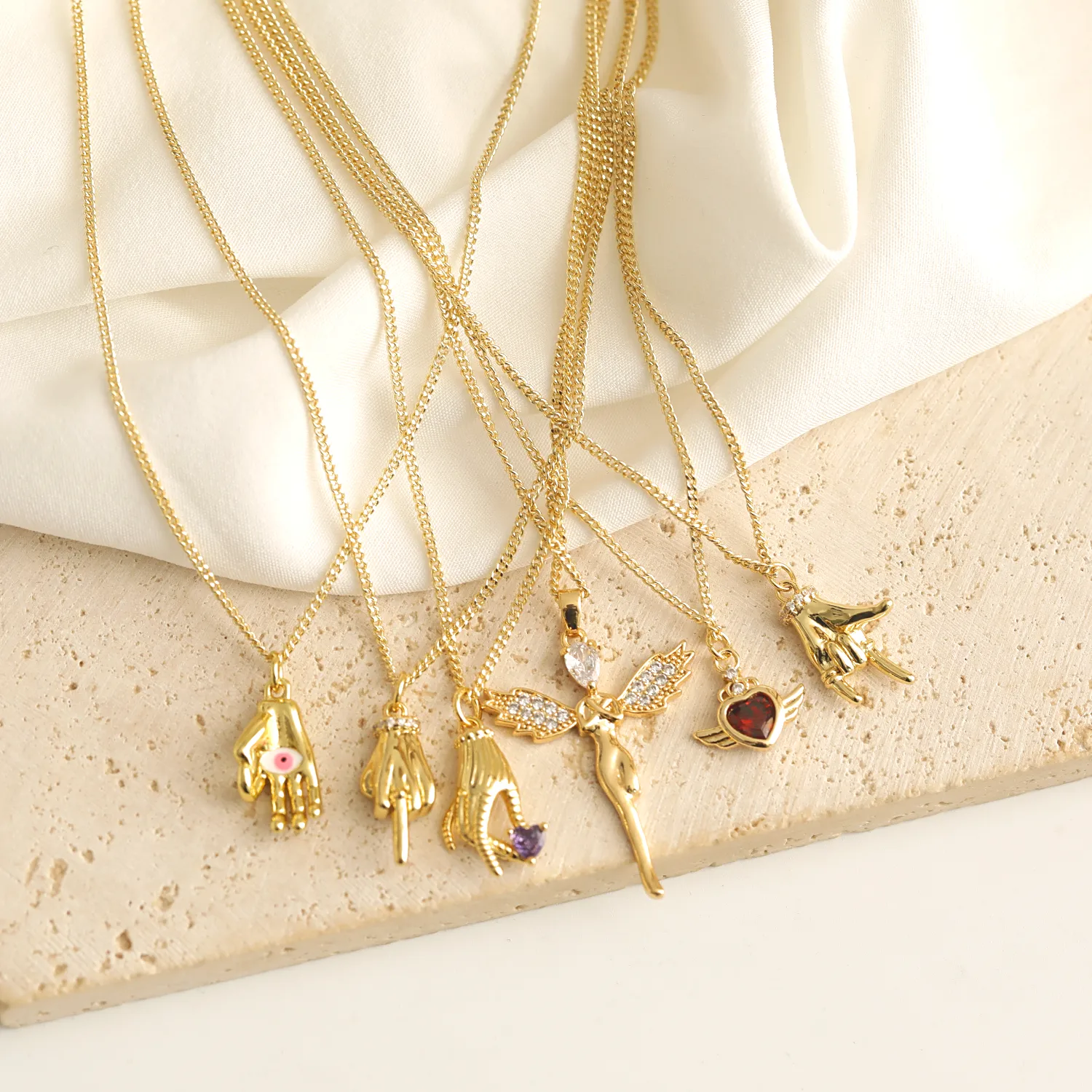Copper 18K Gold Plated IG Style Simple Style Inlay Gesture Heart Shape Wings Zircon Pendant Necklace display picture 5