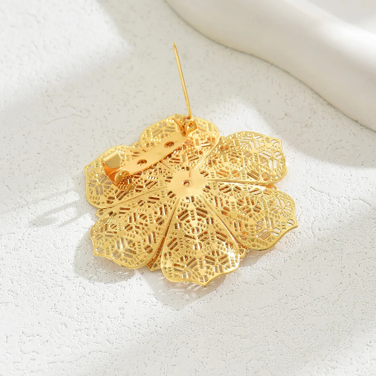 Elegant Flower Alloy Women's Brooches 1 Piece display picture 3