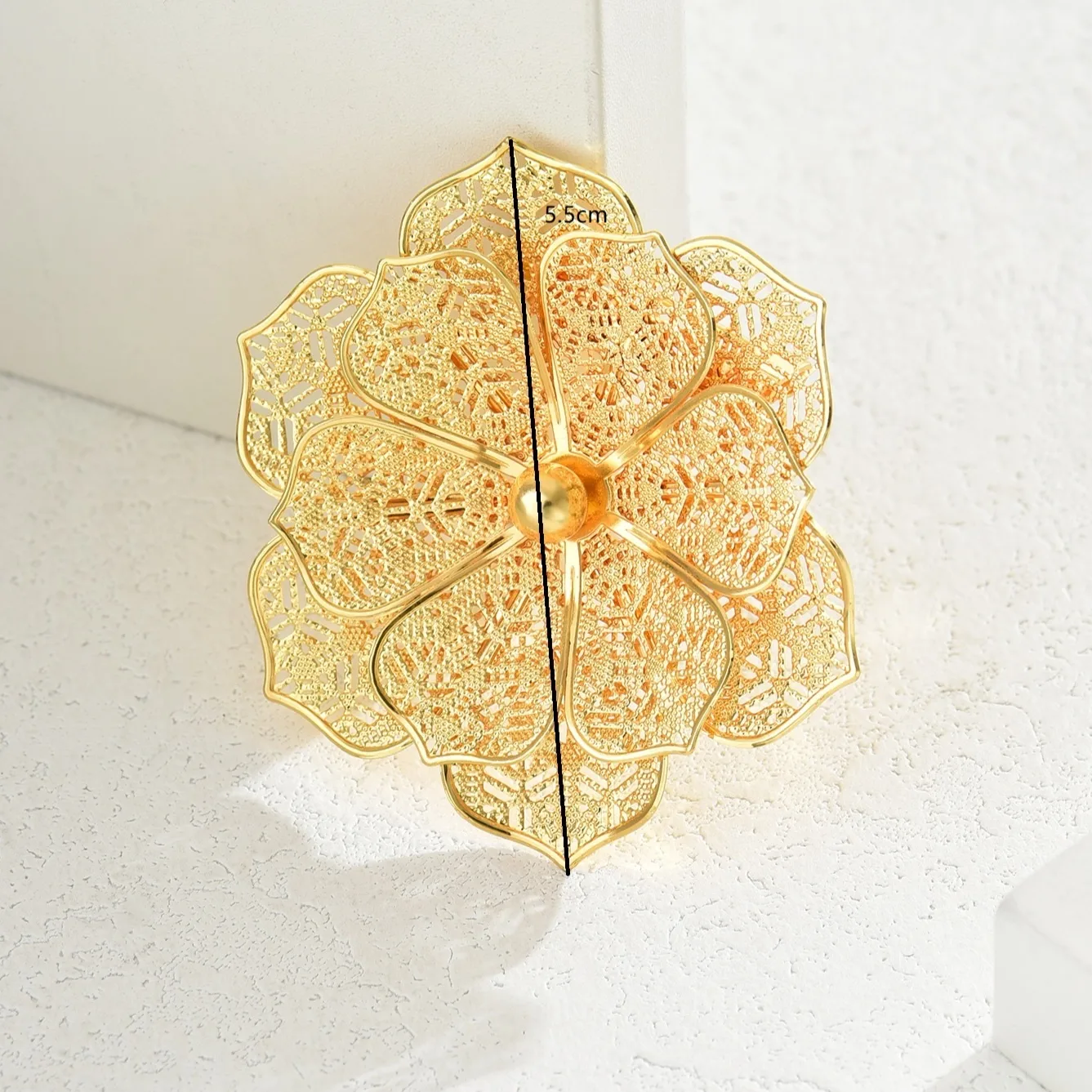 Elegant Flower Alloy Women's Brooches 1 Piece display picture 1