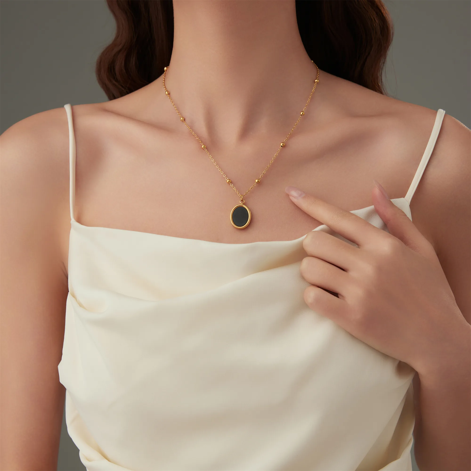 Stainless Steel 18K Gold Plated Elegant Simple Style Oval Inlay Acrylic Pendant Necklace display picture 5
