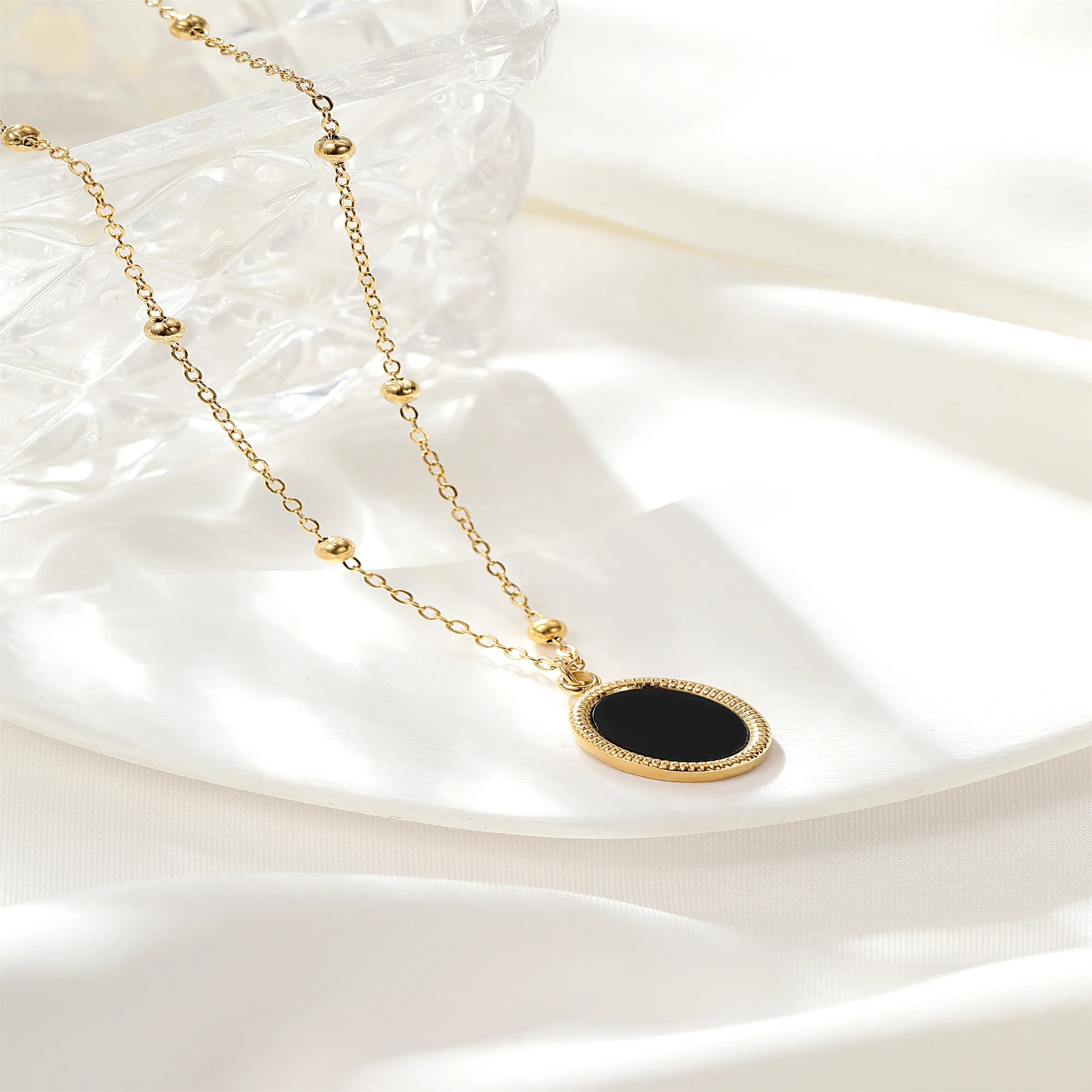 Stainless Steel 18K Gold Plated Elegant Simple Style Oval Inlay Acrylic Pendant Necklace display picture 2