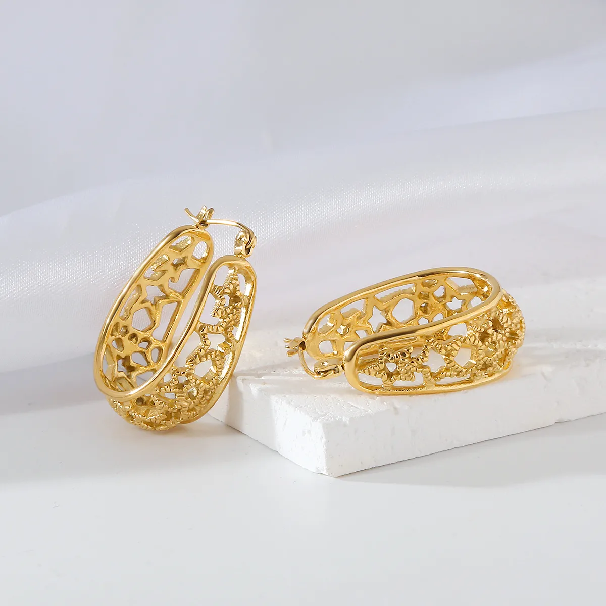 1 Pair Elegant Exaggerated Oversized C Shape Solid Color Twist Hollow Out 304 Stainless Steel 18K Gold Plated Earrings Ear Studs display picture 10