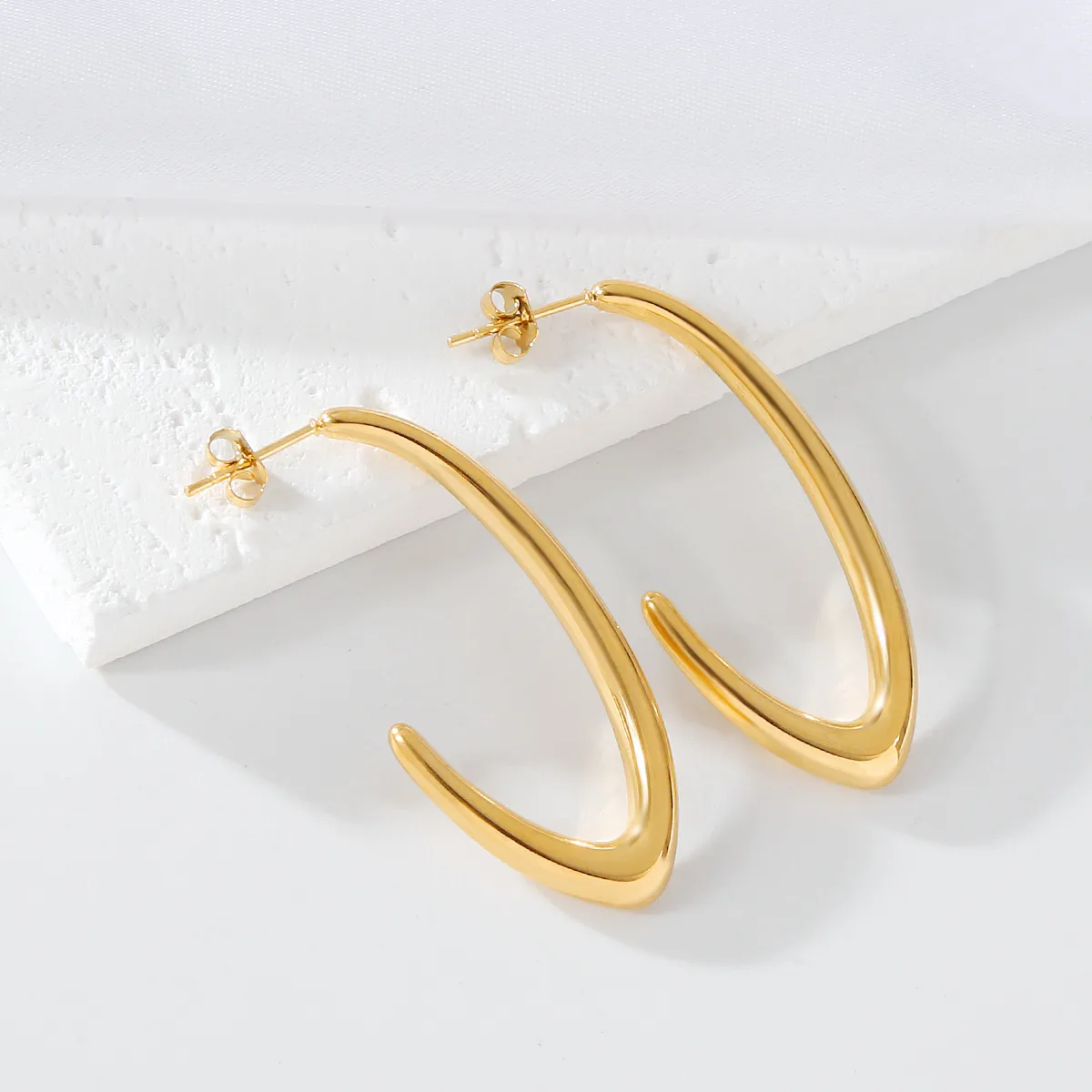 1 Pair Elegant Exaggerated Oversized C Shape Solid Color Twist Hollow Out 304 Stainless Steel 18K Gold Plated Earrings Ear Studs display picture 23