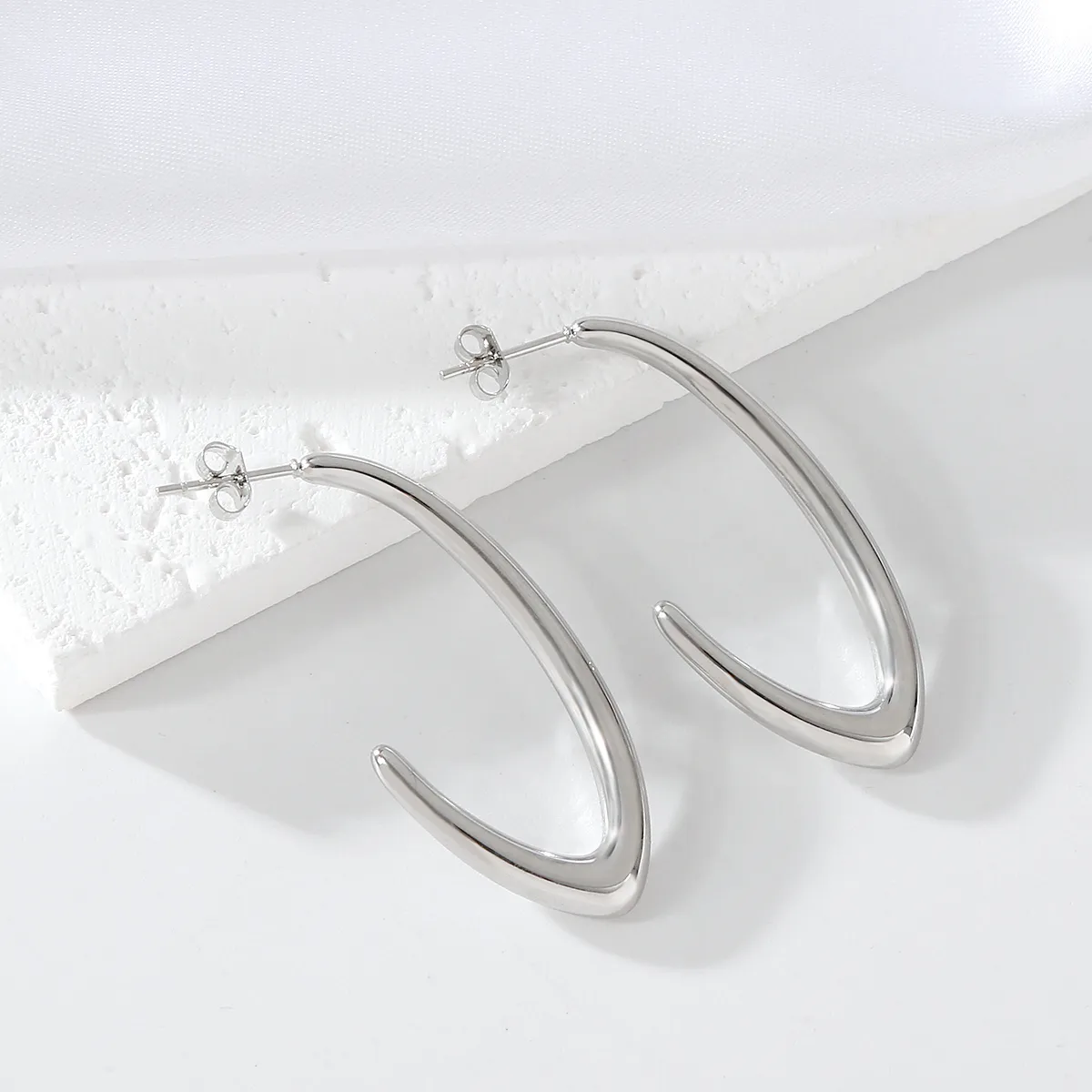 1 Pair Elegant Exaggerated Oversized C Shape Solid Color Twist Hollow Out 304 Stainless Steel 18K Gold Plated Earrings Ear Studs display picture 25