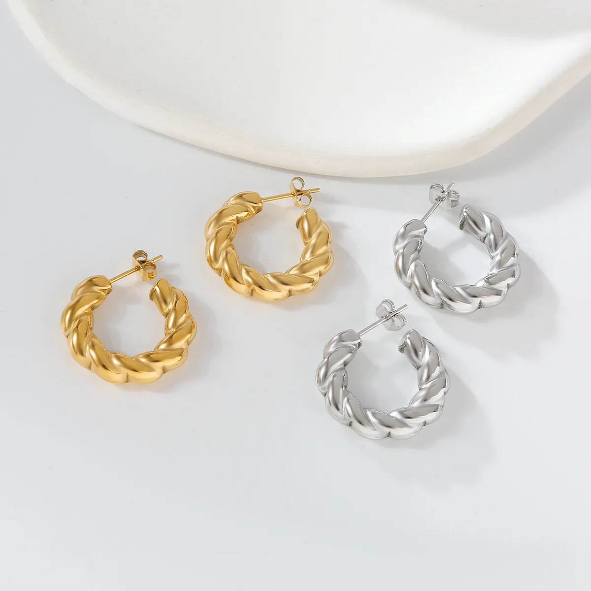 1 Pair Elegant Exaggerated Oversized C Shape Solid Color Twist Hollow Out 304 Stainless Steel 18K Gold Plated Earrings Ear Studs display picture 18