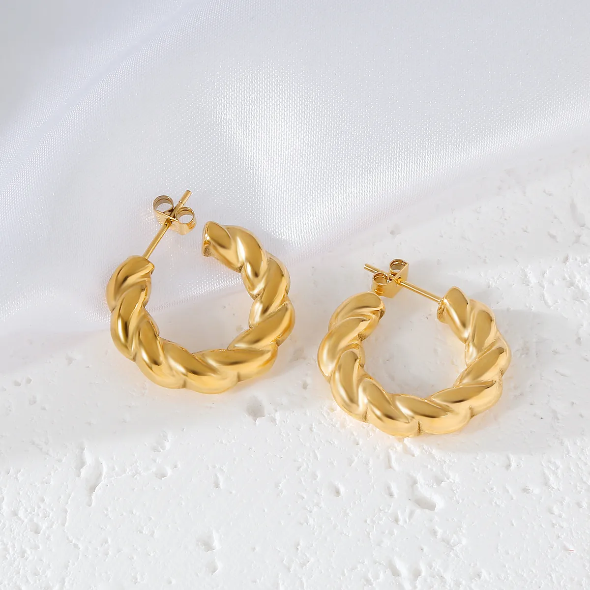 1 Pair Elegant Exaggerated Oversized C Shape Solid Color Twist Hollow Out 304 Stainless Steel 18K Gold Plated Earrings Ear Studs display picture 17
