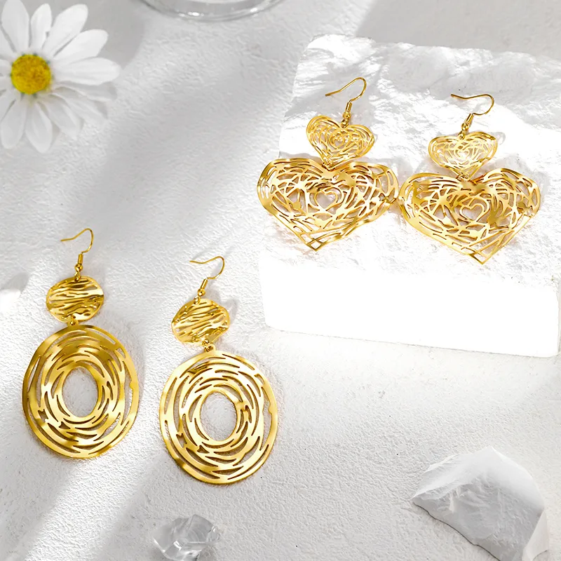 1 Pair Simple Style Classic Style Flower Plating 304 Stainless Steel 304 Stainless Steel 14K Gold Plated Drop Earrings display picture 2