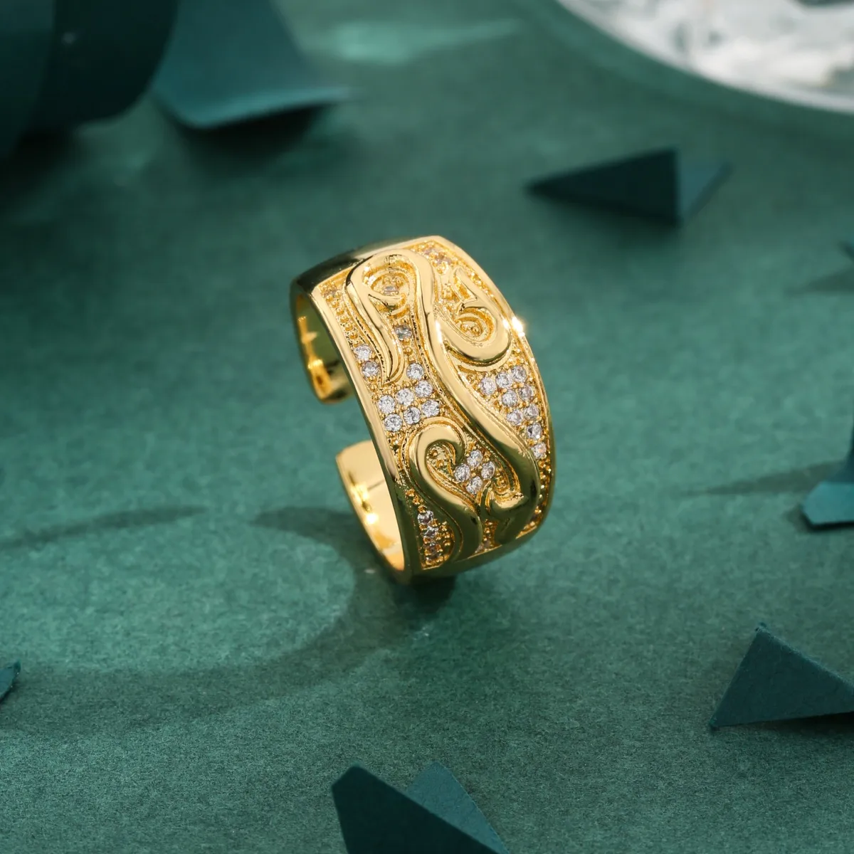 Copper 18K Gold Plated Inlay Irregular Zircon Rings display picture 1