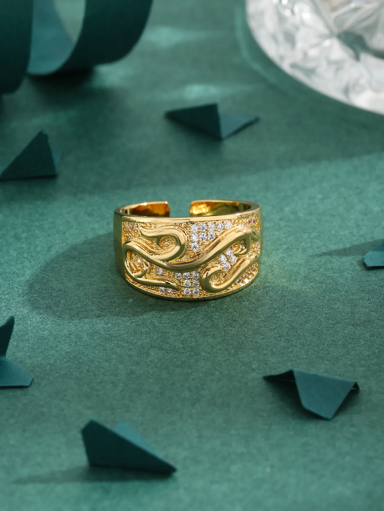 Copper 18K Gold Plated Inlay Irregular Zircon Rings display picture 2