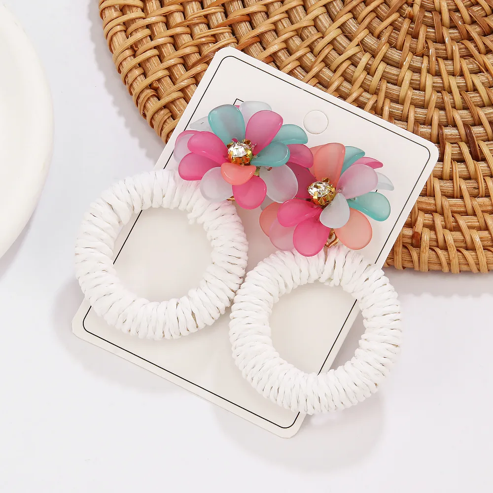 1 Pair Vacation Beach Sweet Circle Flower Arylic Raffia Hoop Earrings display picture 2