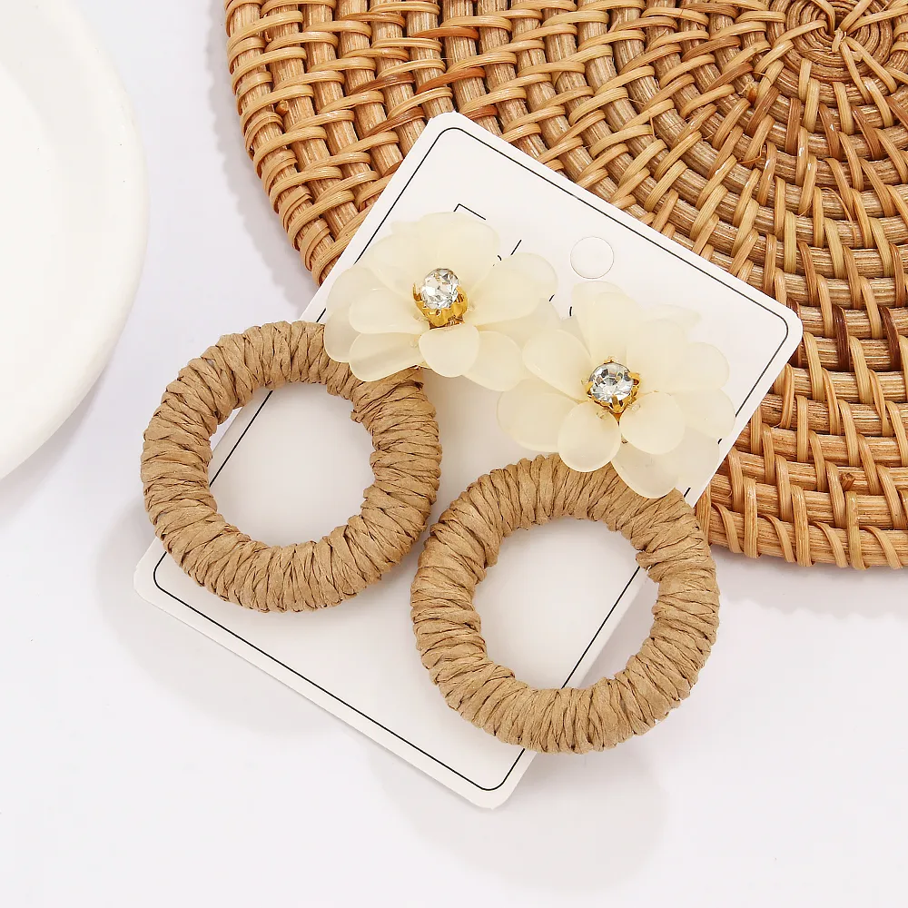 1 Pair Vacation Beach Sweet Circle Flower Arylic Raffia Hoop Earrings display picture 3