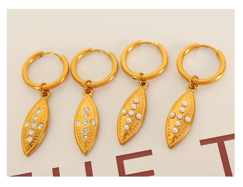 1 Pair Simple Style Heart Shape Plating Inlay Glass Bead Titanium Steel Rhinestones Glass Bead 18K Gold Plated Drop Earrings display picture 2