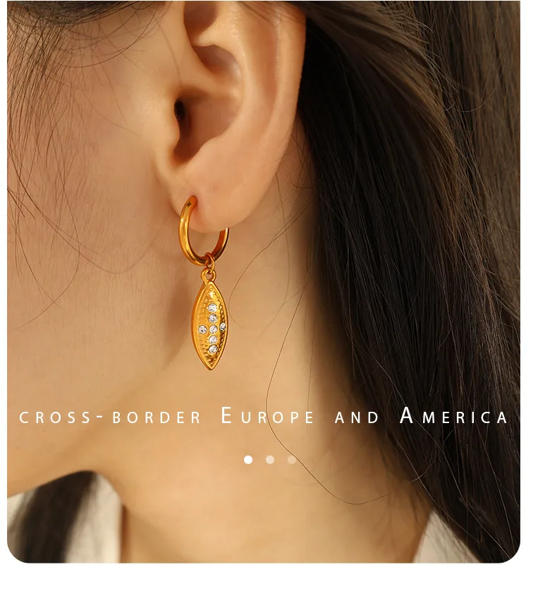 1 Pair Simple Style Heart Shape Plating Inlay Glass Bead Titanium Steel Rhinestones Glass Bead 18K Gold Plated Drop Earrings display picture 8