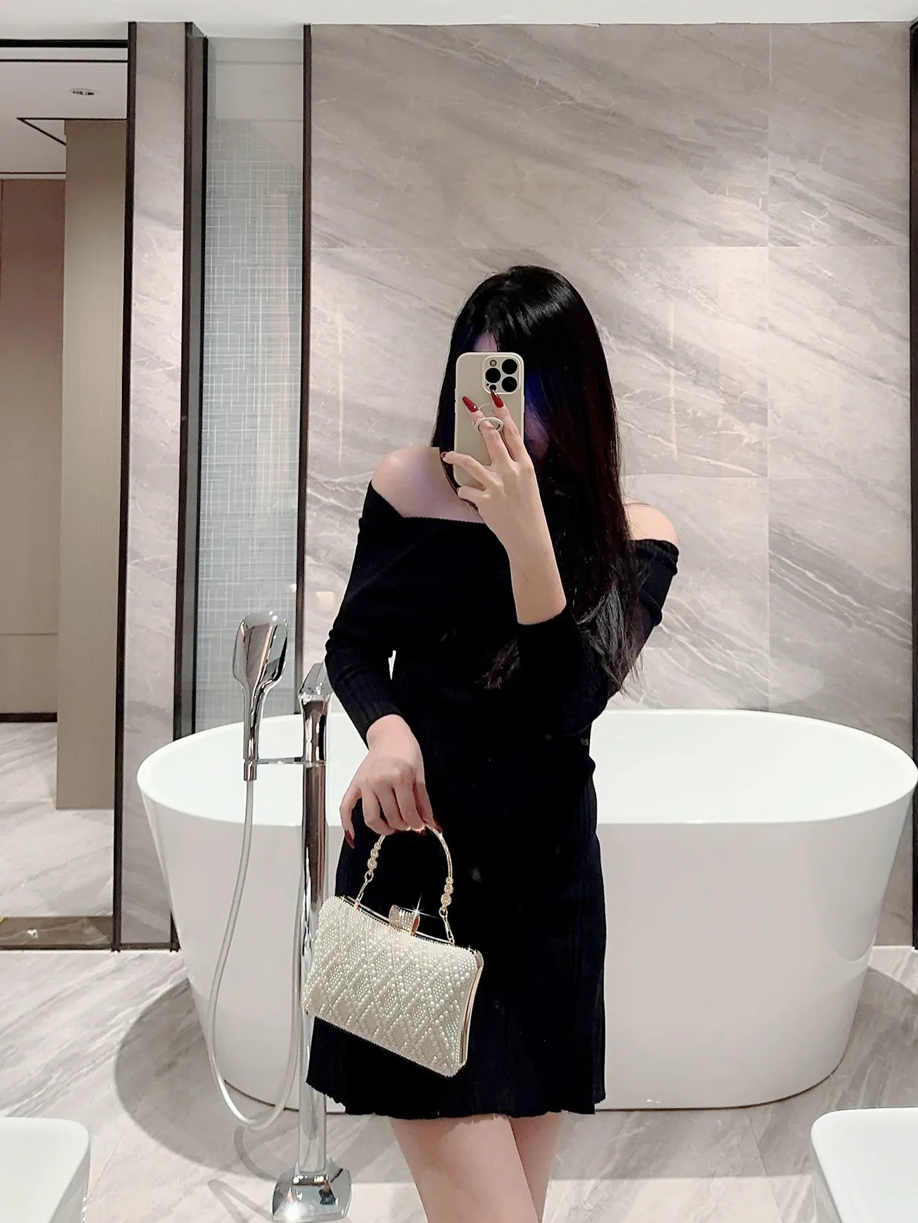Women's Small Polyester Solid Color Elegant Classic Style Beading Lock Clasp Evening Bag display picture 5