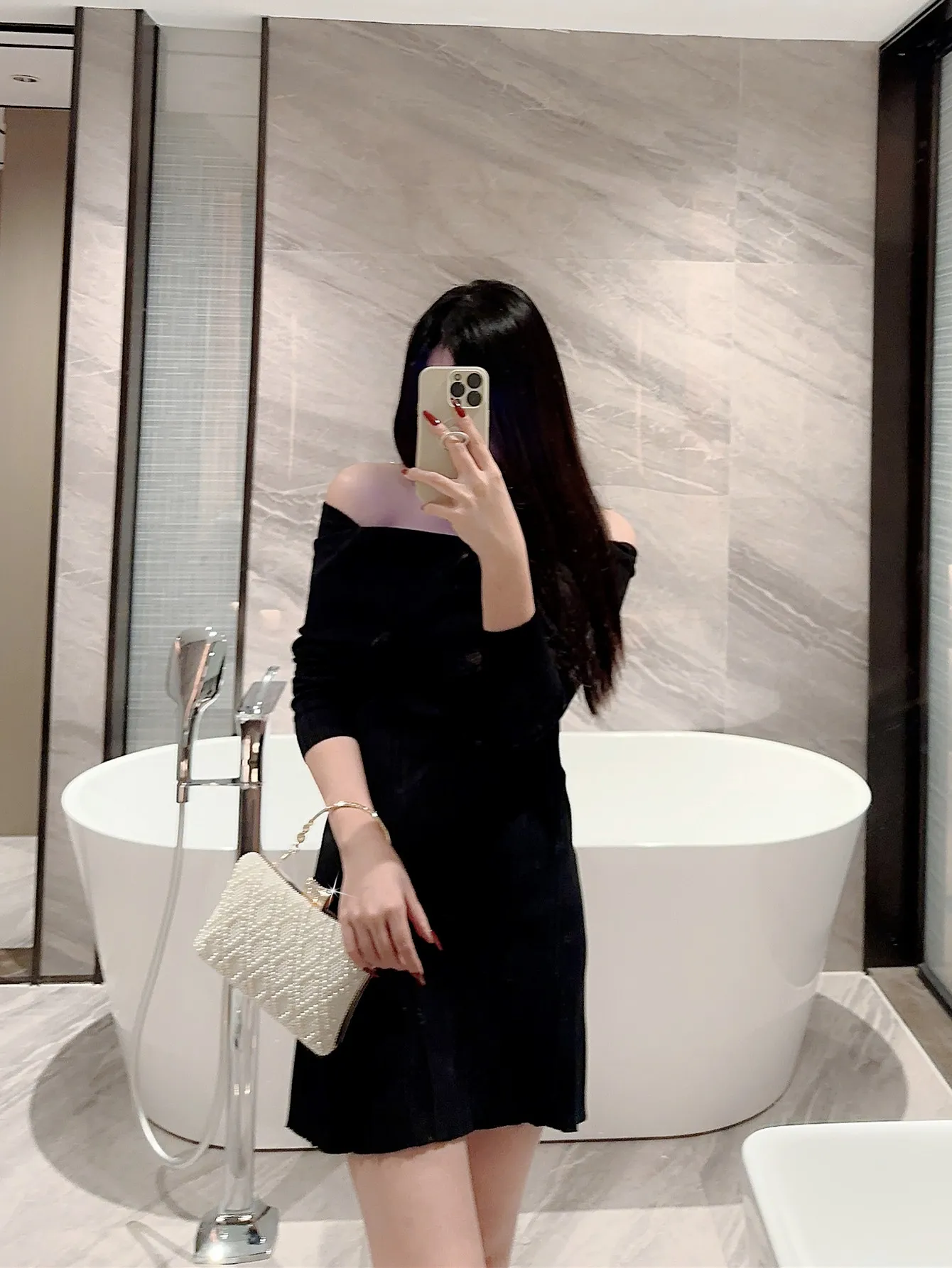 Women's Small Polyester Solid Color Elegant Classic Style Beading Lock Clasp Evening Bag display picture 7