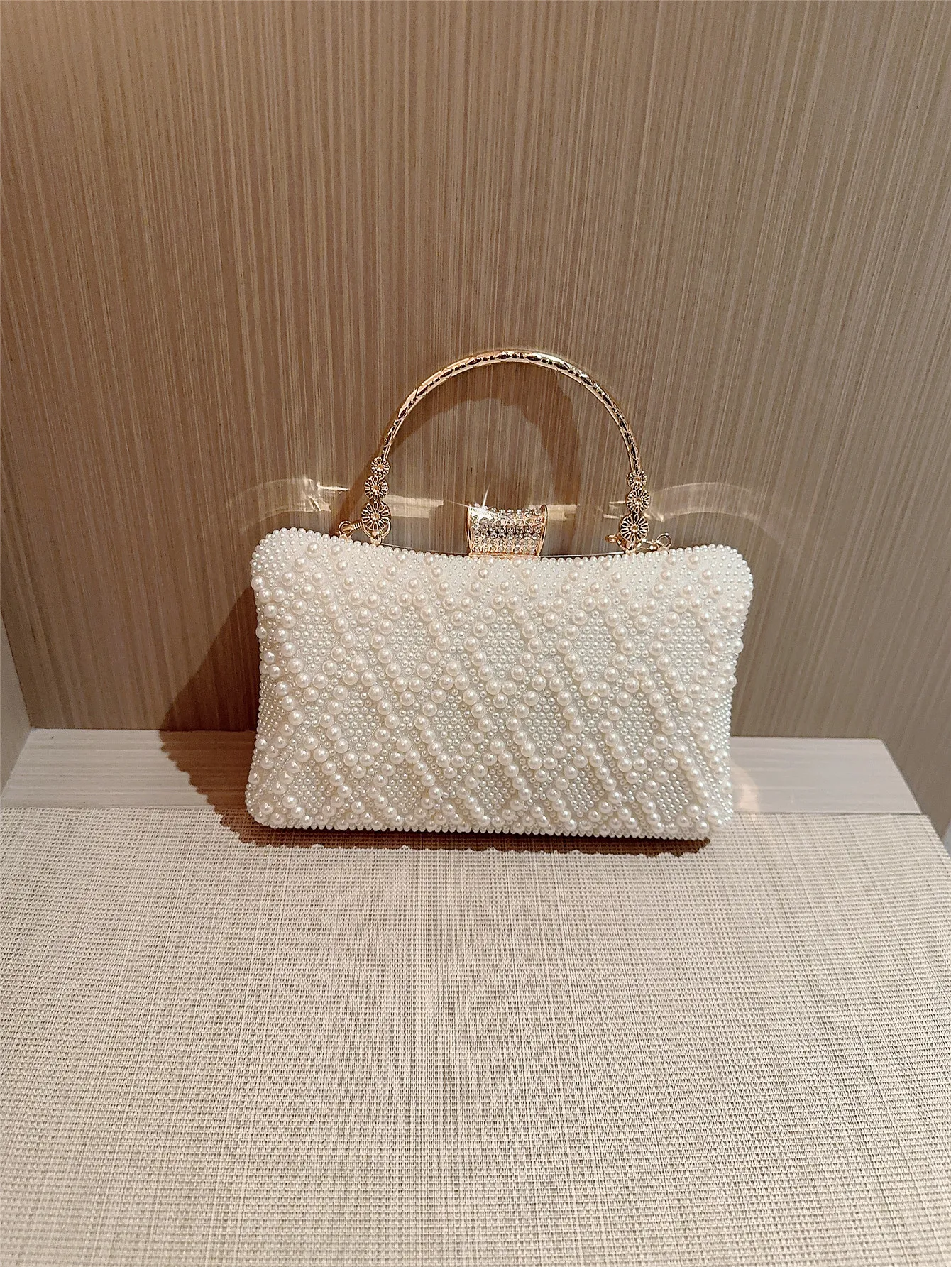 Women's Small Polyester Solid Color Elegant Classic Style Beading Lock Clasp Evening Bag display picture 6