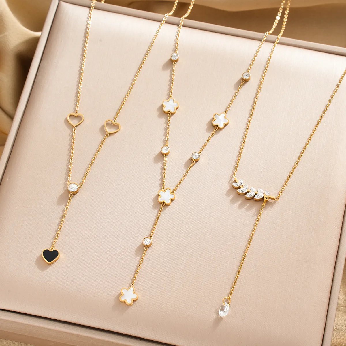 304 Stainless Steel 18K Gold Plated IG Style Modern Style Classic Style Tassel Star Heart Shape Pendant Necklace display picture 1