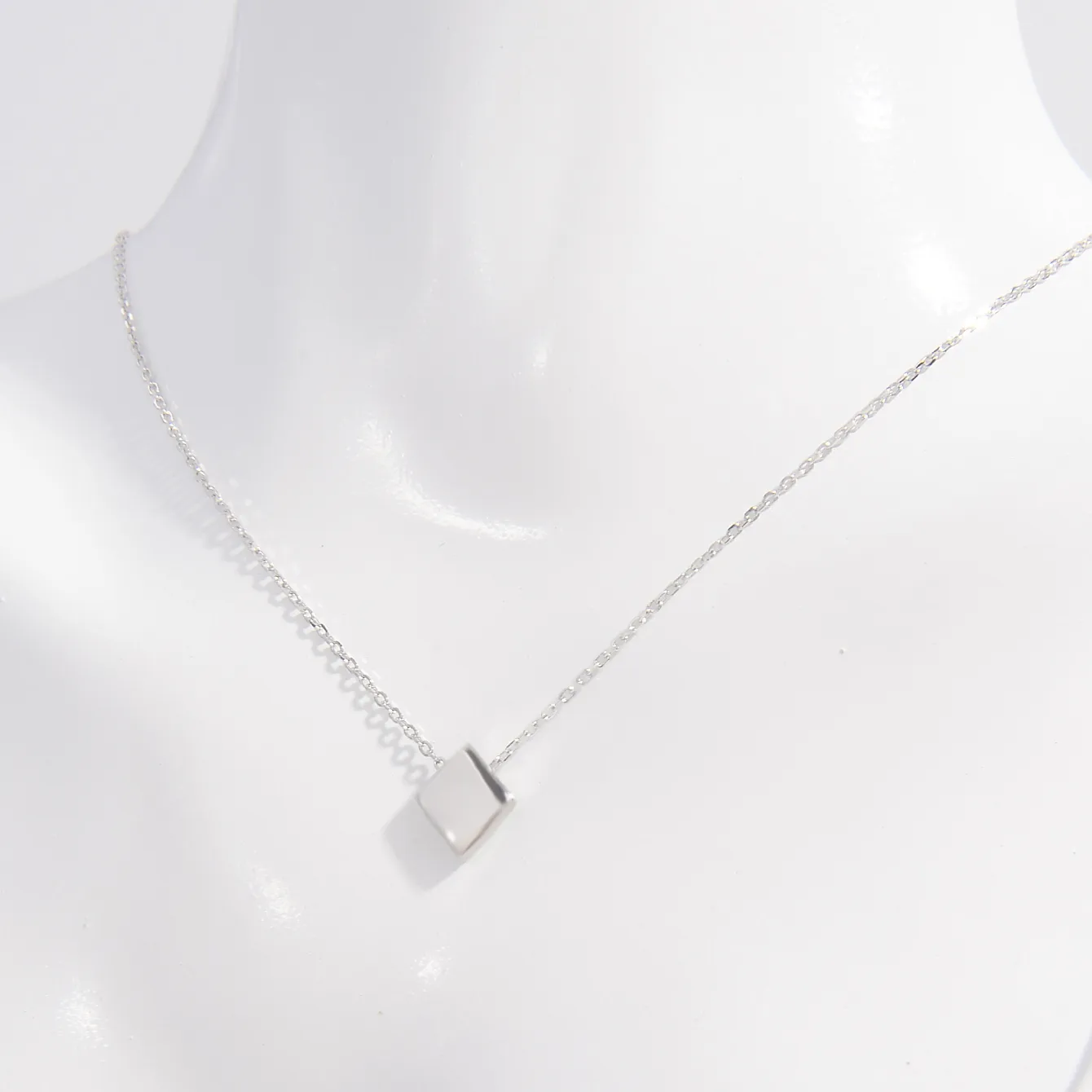 925 Sterling Silver Water Plating Zircon Plating Inlay Round Square Pendant Necklace display picture 4