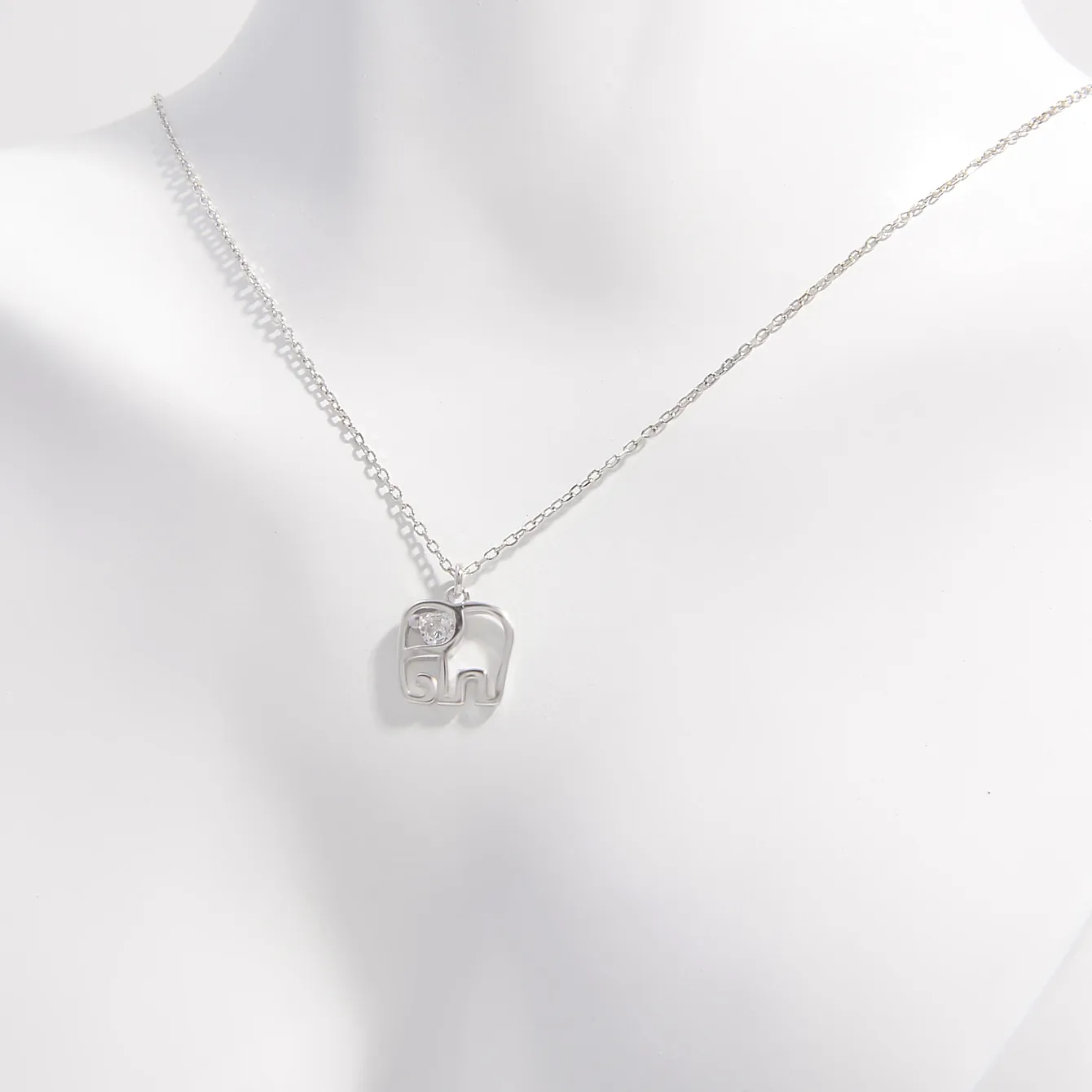 Sterling Silver White Gold Plated Casual Romantic Plating Round Elephant Pendant Necklace display picture 4