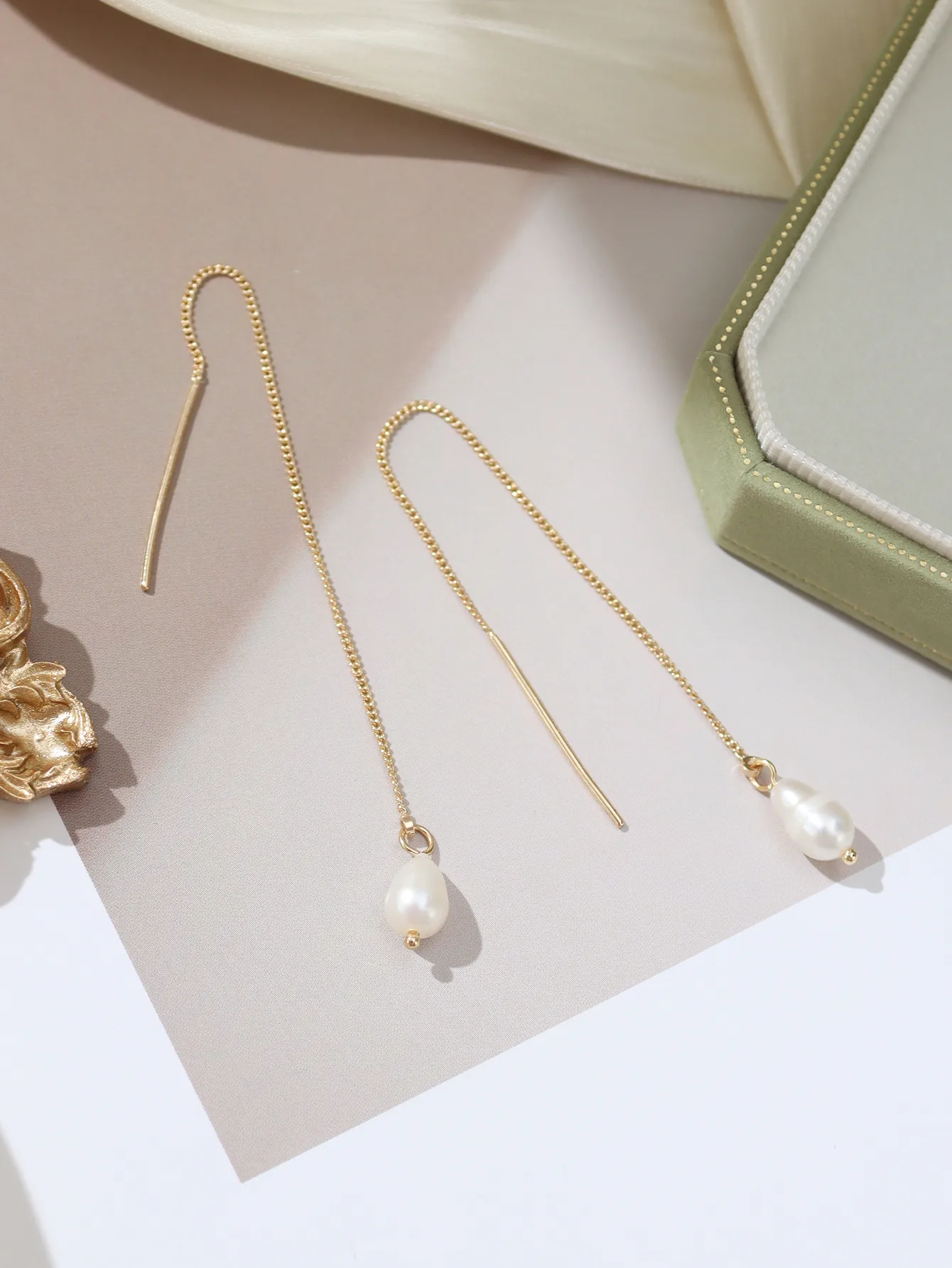 1 Pair Simple Style Classic Style Solid Color Freshwater Pearl Copper Alloy Drop Earrings display picture 9