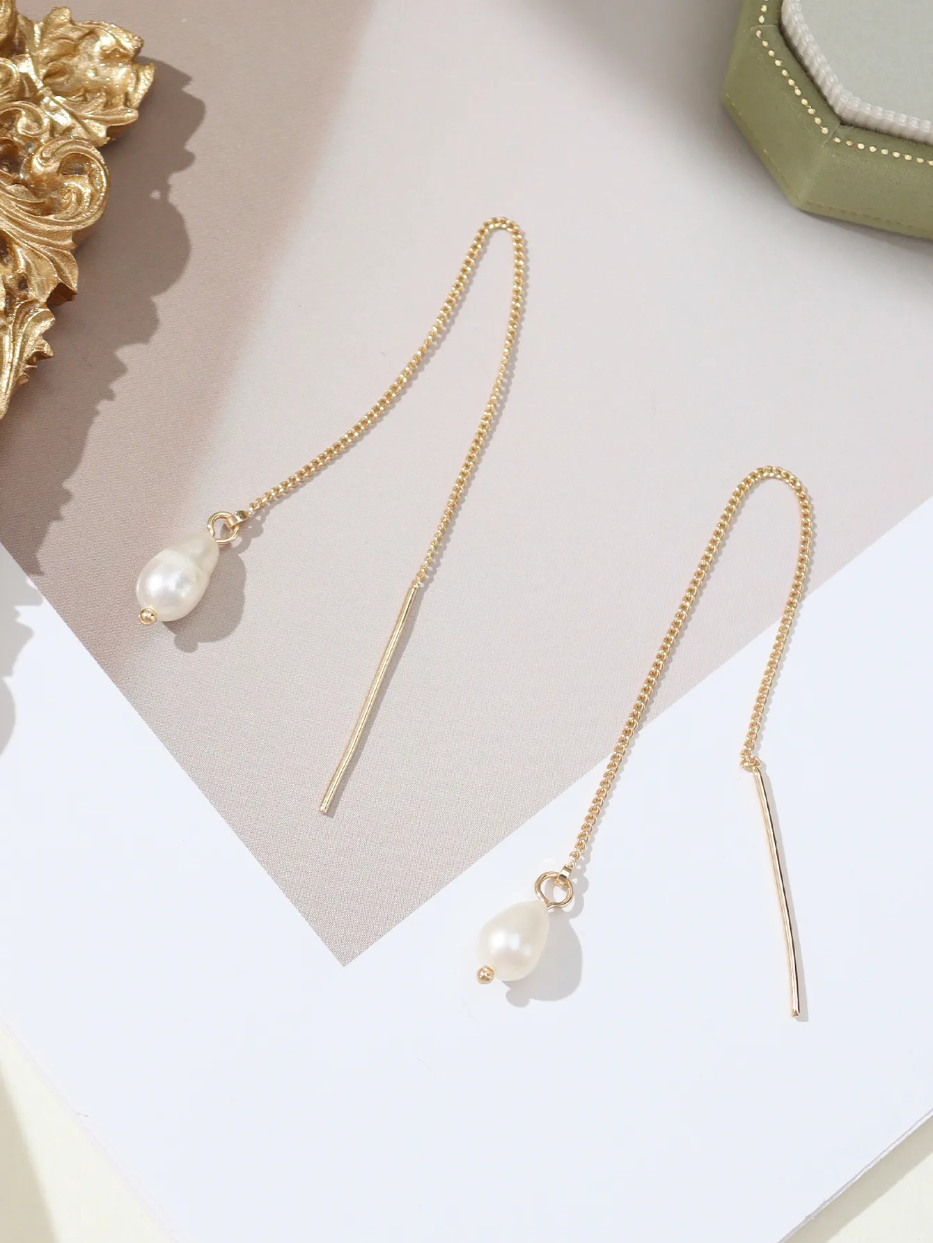 1 Pair Simple Style Classic Style Solid Color Freshwater Pearl Copper Alloy Drop Earrings display picture 11