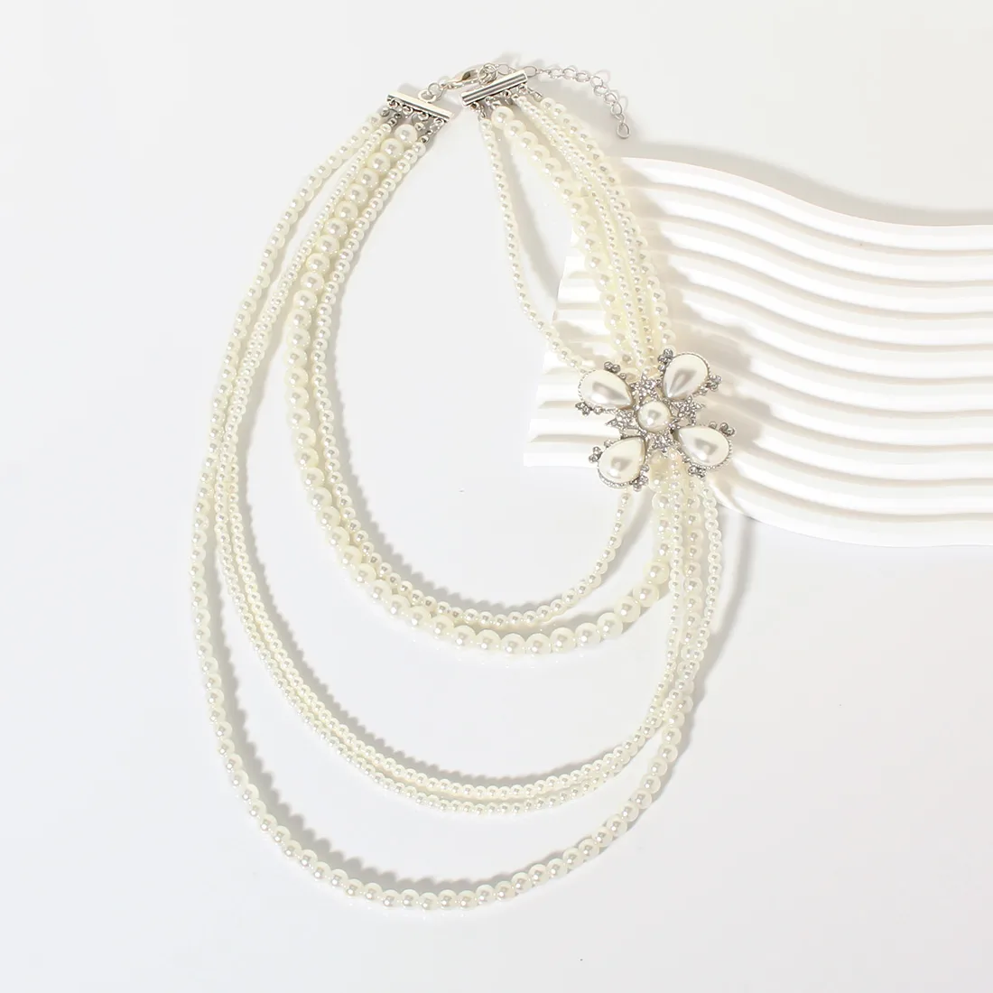 Wholesale Jewelry Casual Elegant Glam Round Imitation Pearl Silver Plated Beaded Plating Layered Necklaces display picture 5