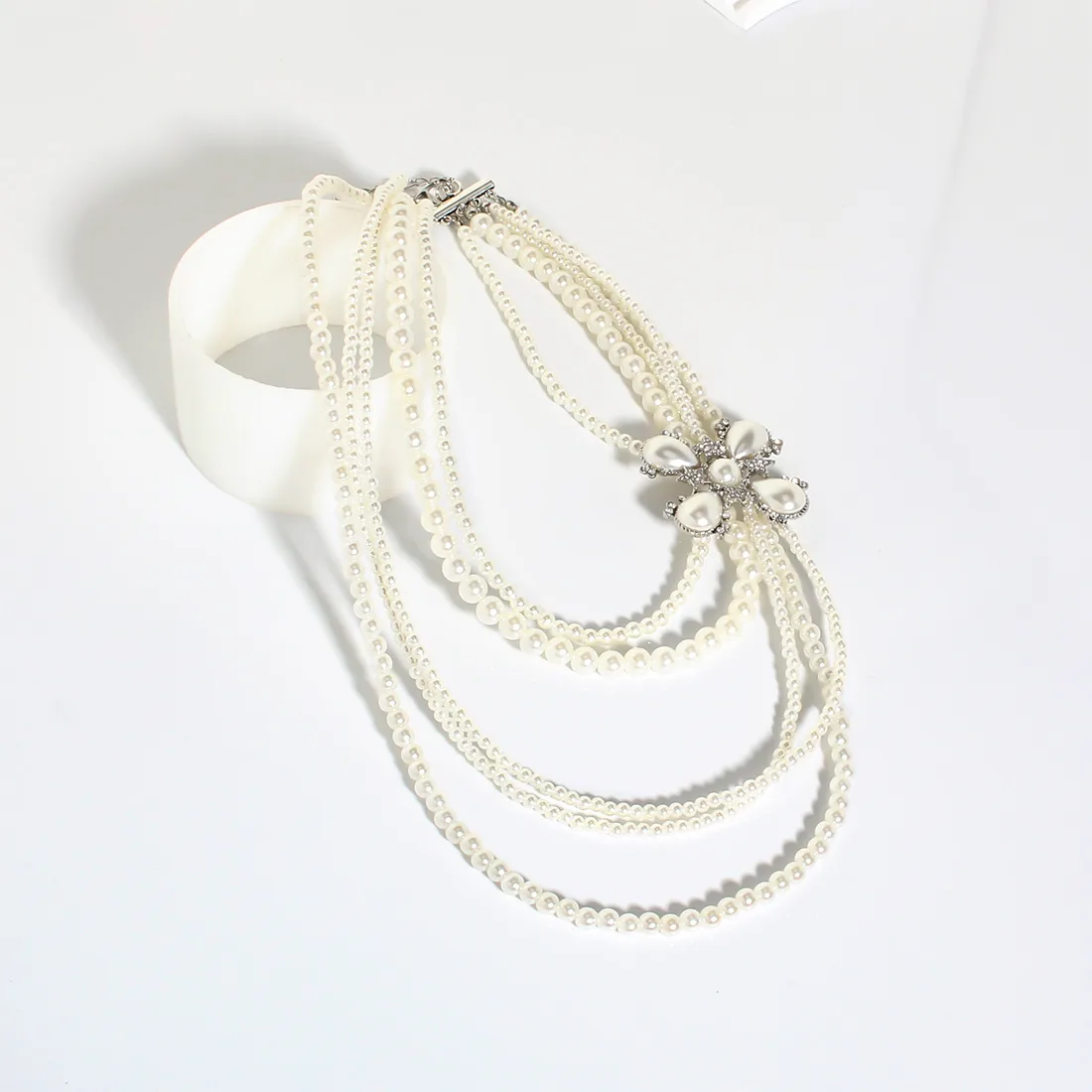 Wholesale Jewelry Casual Elegant Glam Round Imitation Pearl Silver Plated Beaded Plating Layered Necklaces display picture 7
