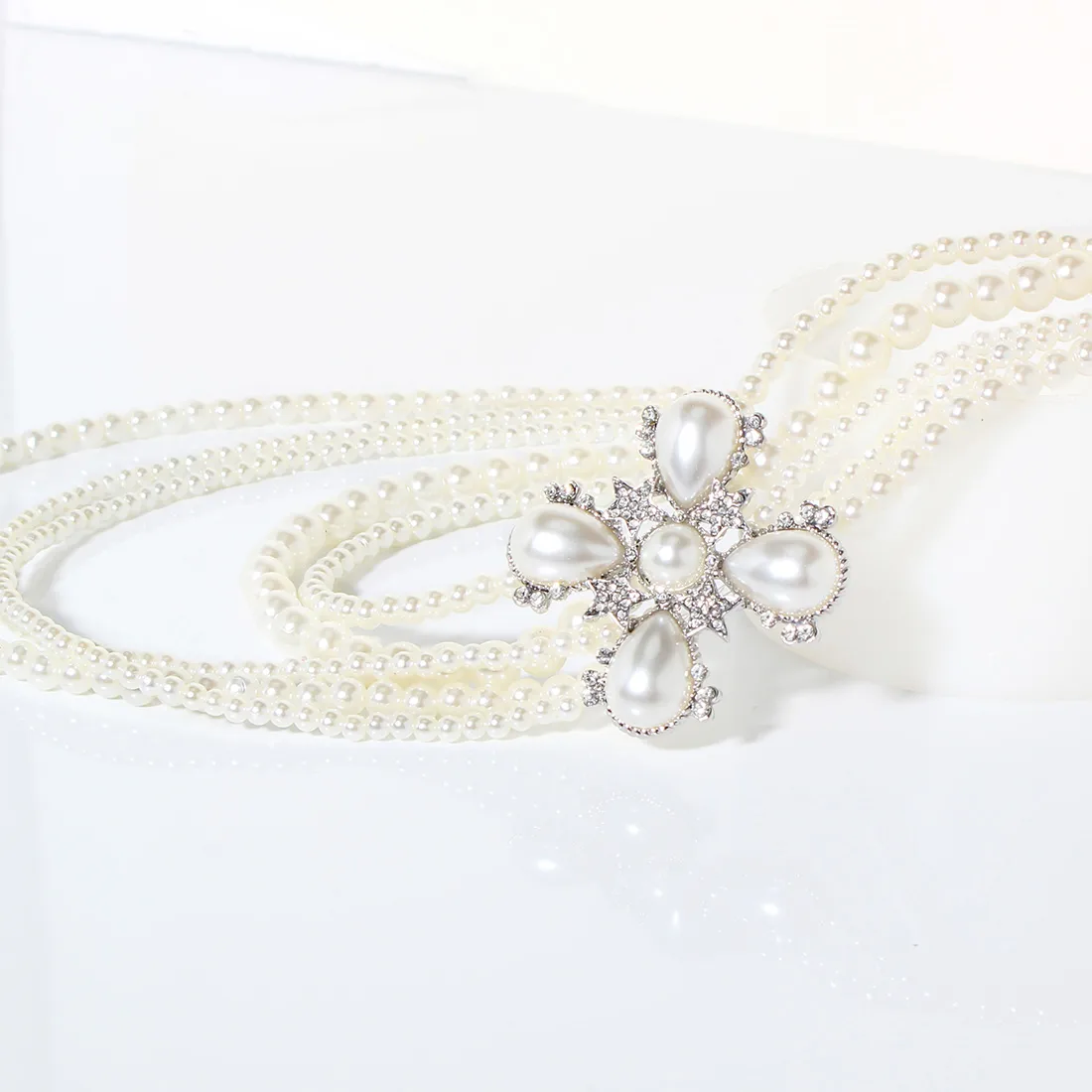 Wholesale Jewelry Casual Elegant Glam Round Imitation Pearl Silver Plated Beaded Plating Layered Necklaces display picture 9