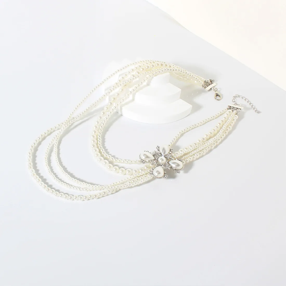 Wholesale Jewelry Casual Elegant Glam Round Imitation Pearl Silver Plated Beaded Plating Layered Necklaces display picture 10