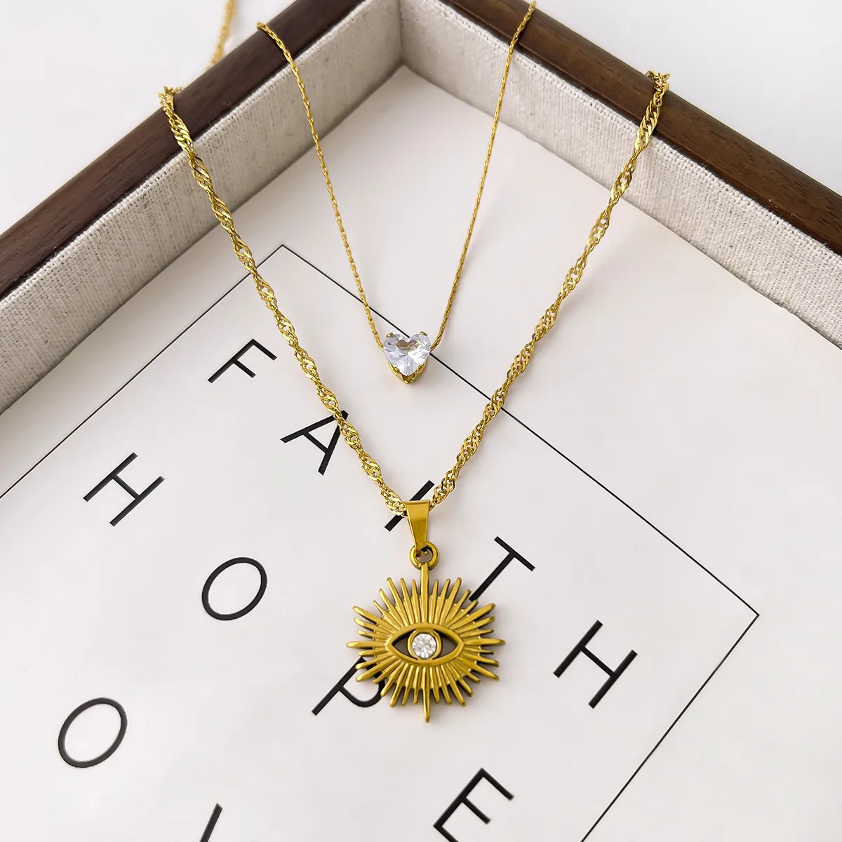 304 Stainless Steel 18K Gold Plated Simple Style Classic Style Plating Inlay Devil's Eye Heart Shape Zircon Pendant Necklace display picture 9
