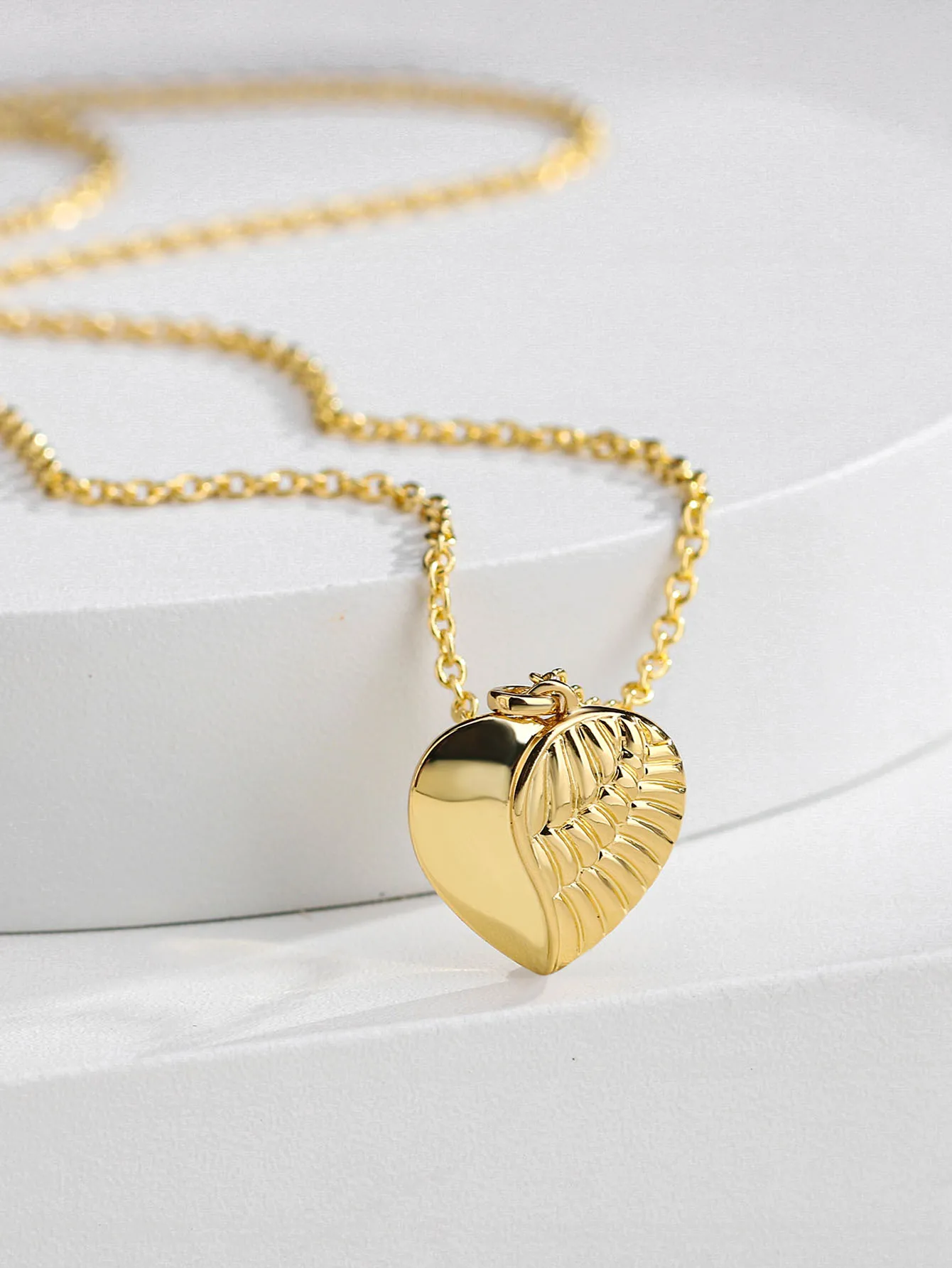 Copper 18K Gold Plated Simple Style Pearl Inlay Heart Shape Solid Color Zircon Necklace display picture 17