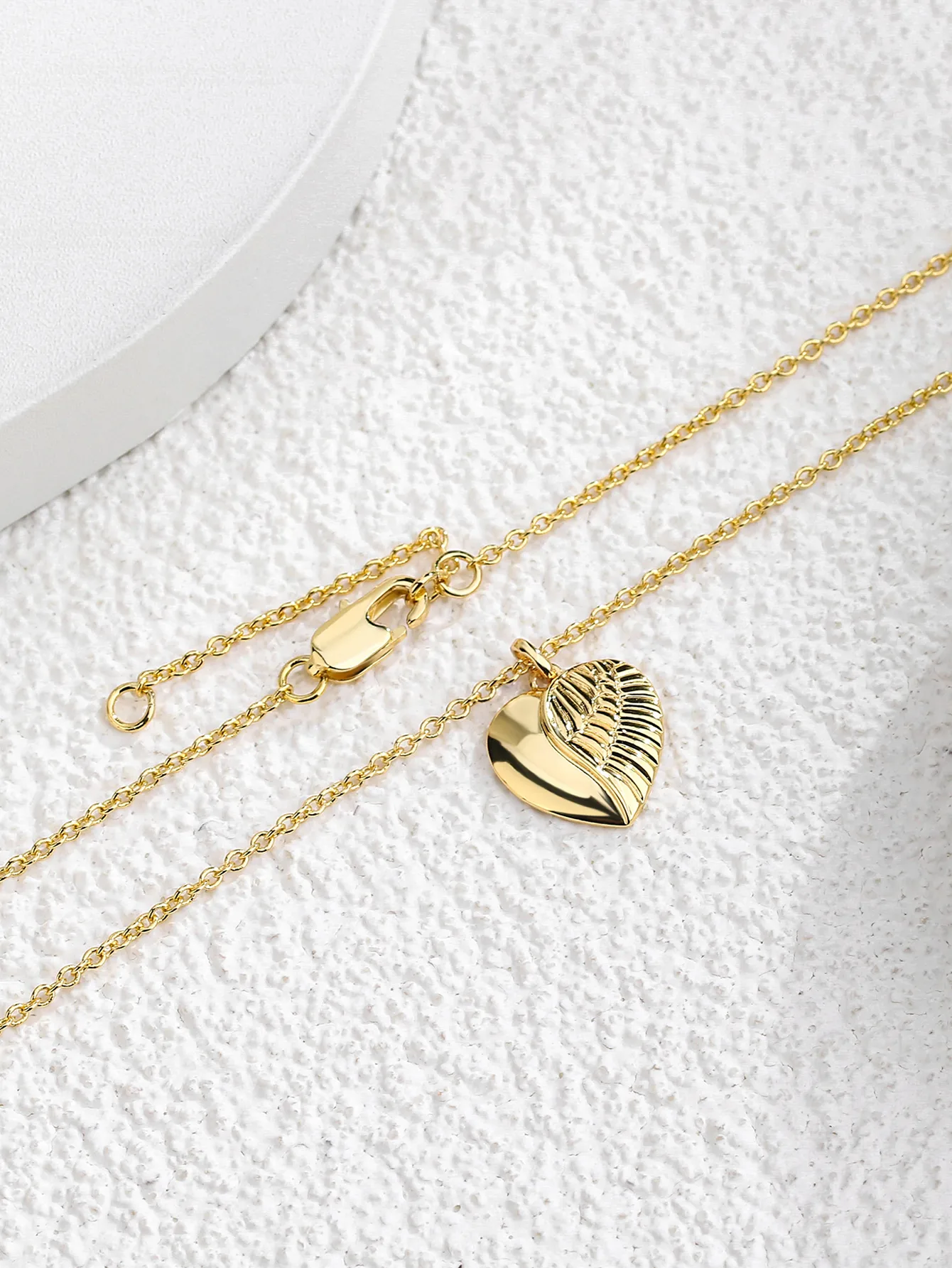 Copper 18K Gold Plated Simple Style Pearl Inlay Heart Shape Solid Color Zircon Necklace display picture 20