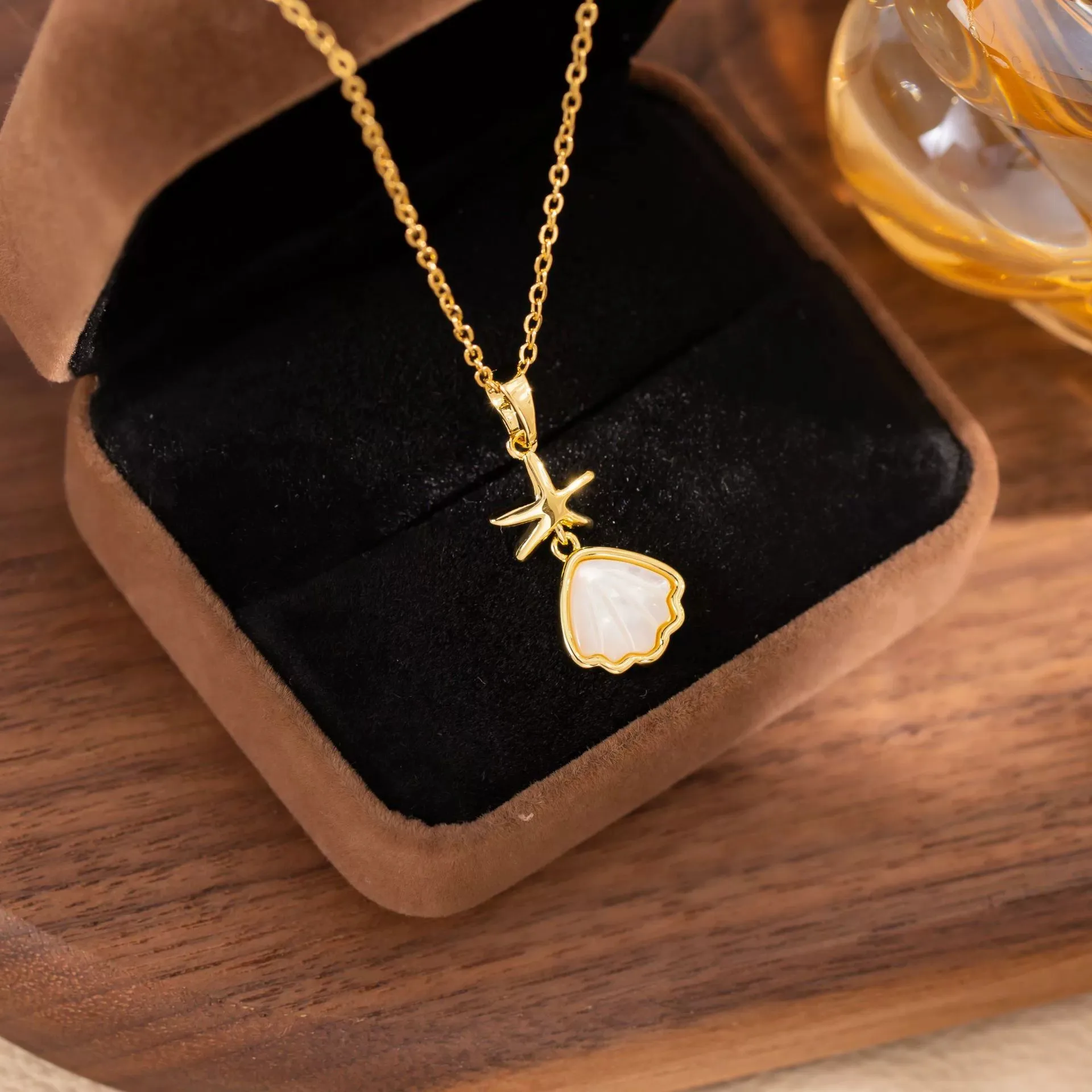 304 Stainless Steel K Gold Plated Simple Style Classic Style Plating Inlay Starfish Shell Rhinestones Pendant Necklace display picture 6