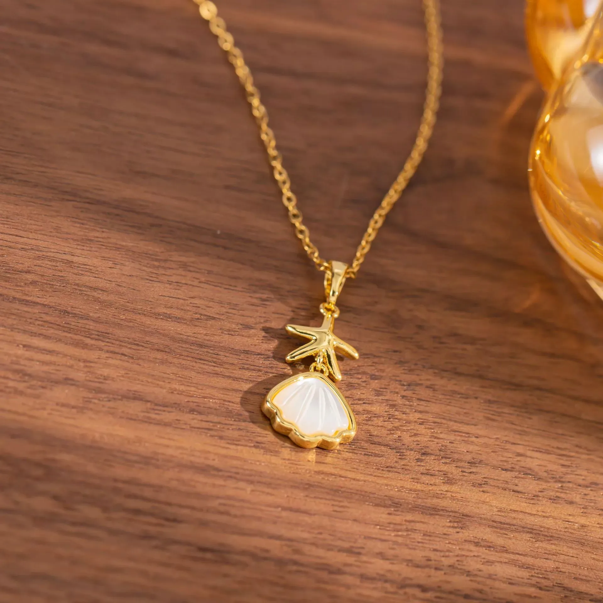 304 Stainless Steel K Gold Plated Simple Style Classic Style Plating Inlay Starfish Shell Rhinestones Pendant Necklace display picture 4
