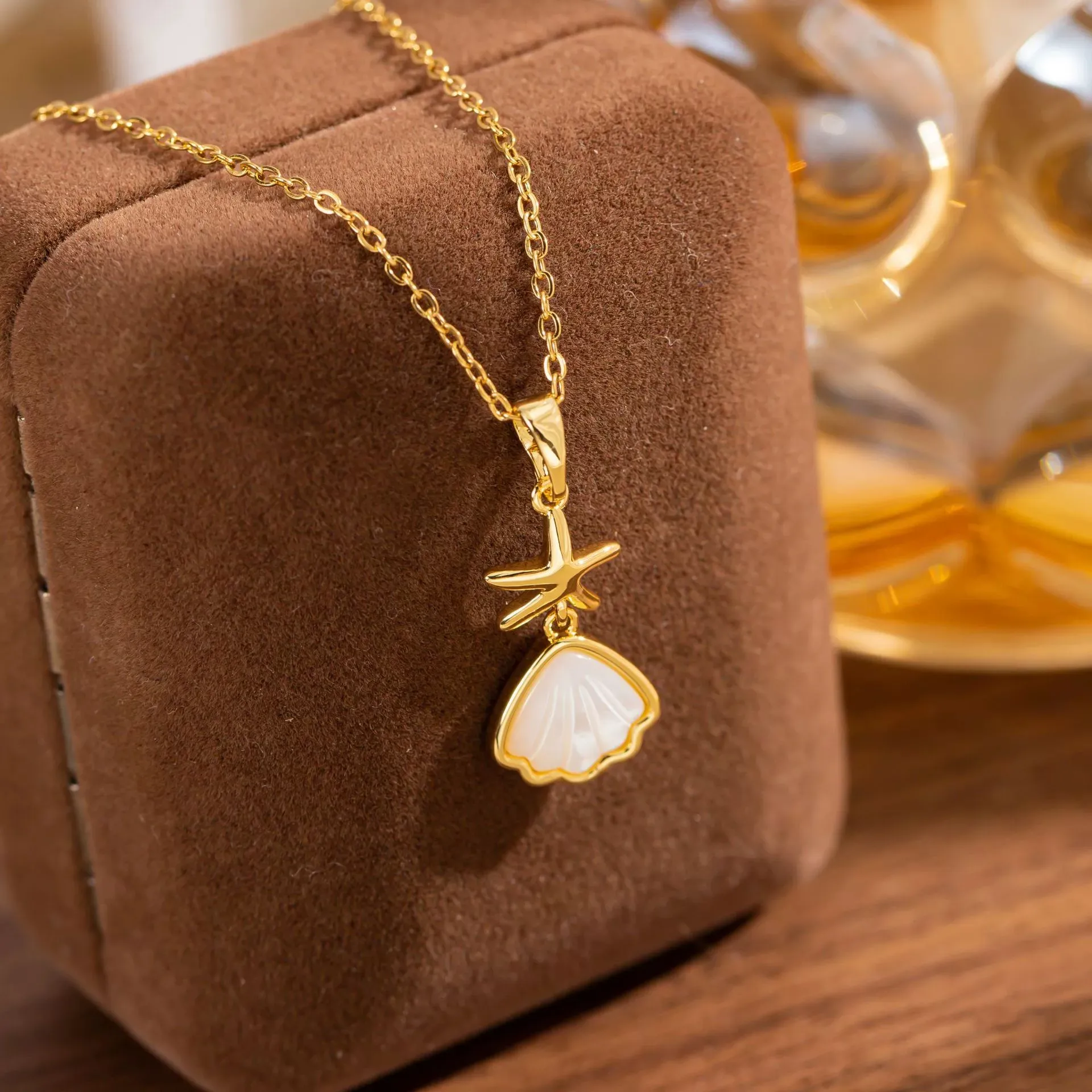 304 Stainless Steel K Gold Plated Simple Style Classic Style Plating Inlay Starfish Shell Rhinestones Pendant Necklace display picture 3