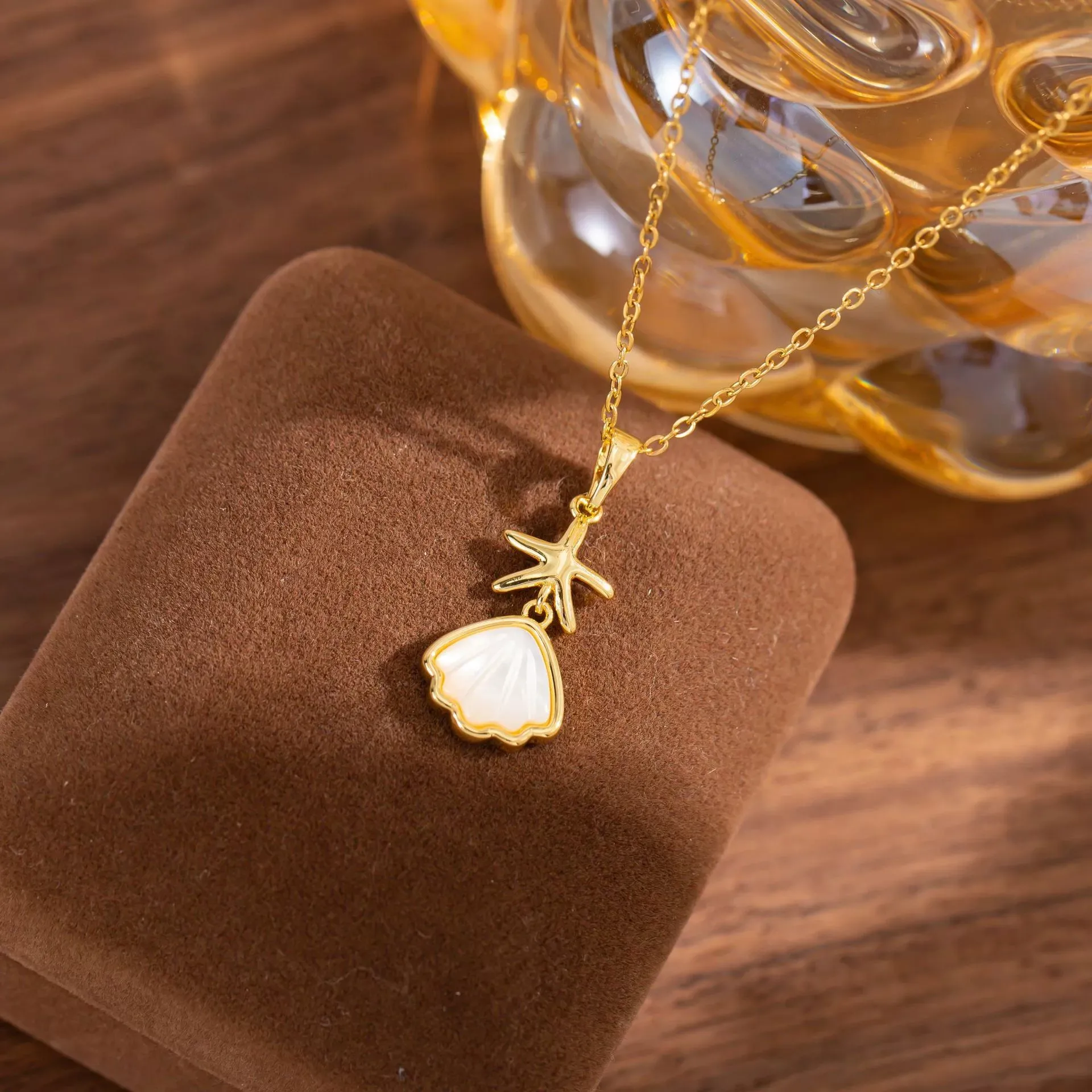 304 Stainless Steel K Gold Plated Simple Style Classic Style Plating Inlay Starfish Shell Rhinestones Pendant Necklace display picture 2
