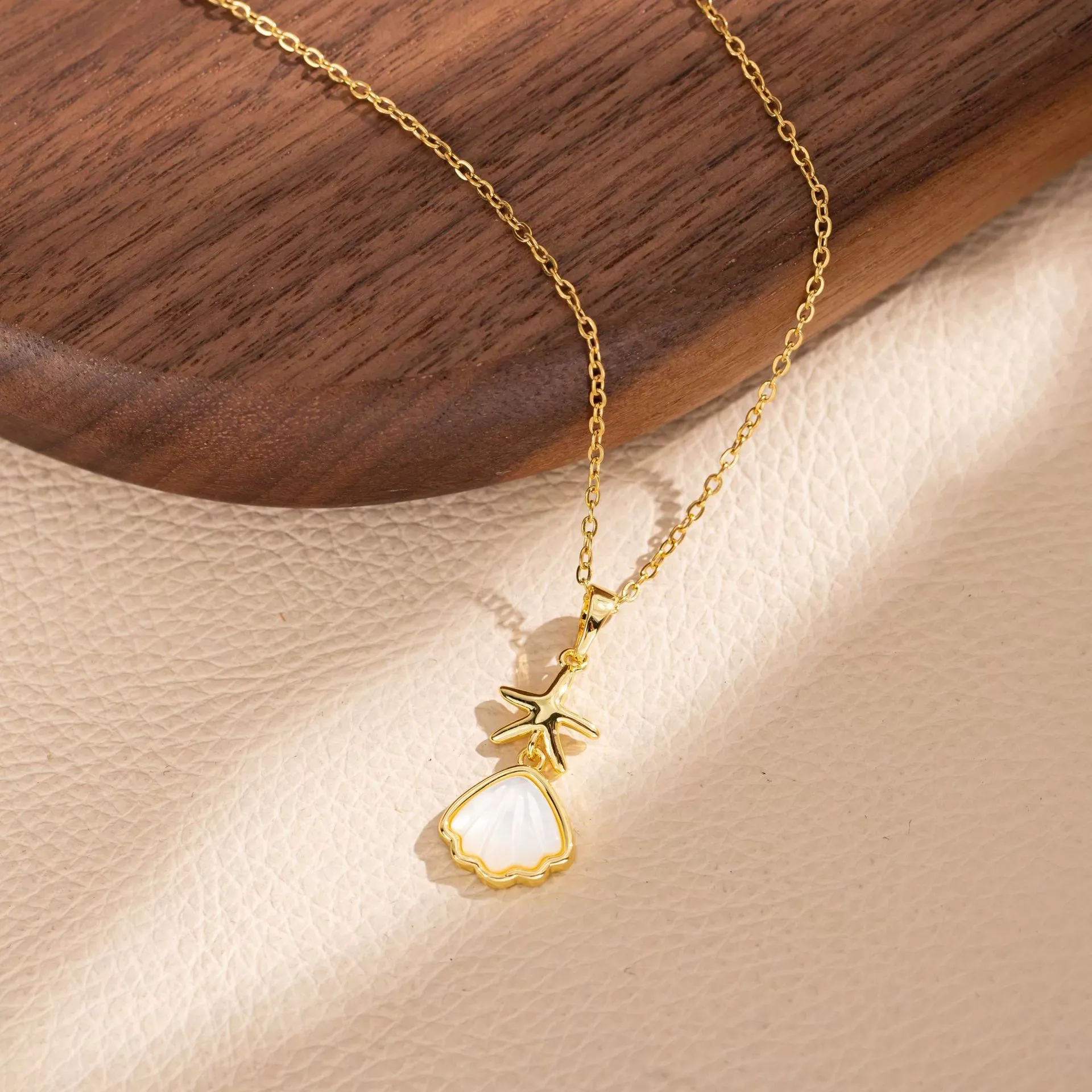 304 Stainless Steel K Gold Plated Simple Style Classic Style Plating Inlay Starfish Shell Rhinestones Pendant Necklace display picture 5