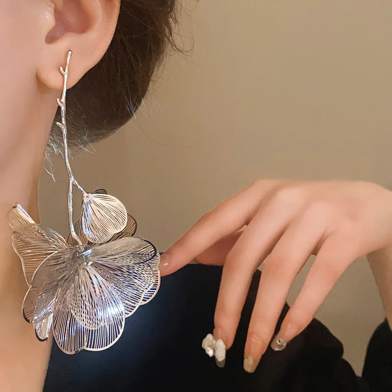 1 Pair Elegant Retro Luxurious Flower Plating Alloy Copper Gold Plated Silver Plated Drop Earrings display picture 1