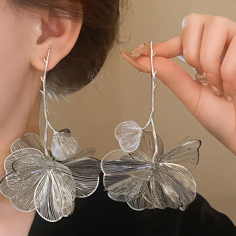 1 Pair Elegant Retro Luxurious Flower Plating Alloy Copper Gold Plated Silver Plated Drop Earrings display picture 3